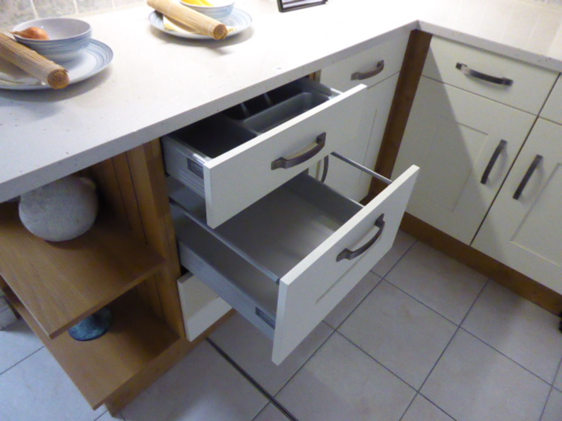 Landsdowne kitchen in L-shape with a composite stone worktop in cream. Max dimension 350cm by 195cm. - Image 6 of 9