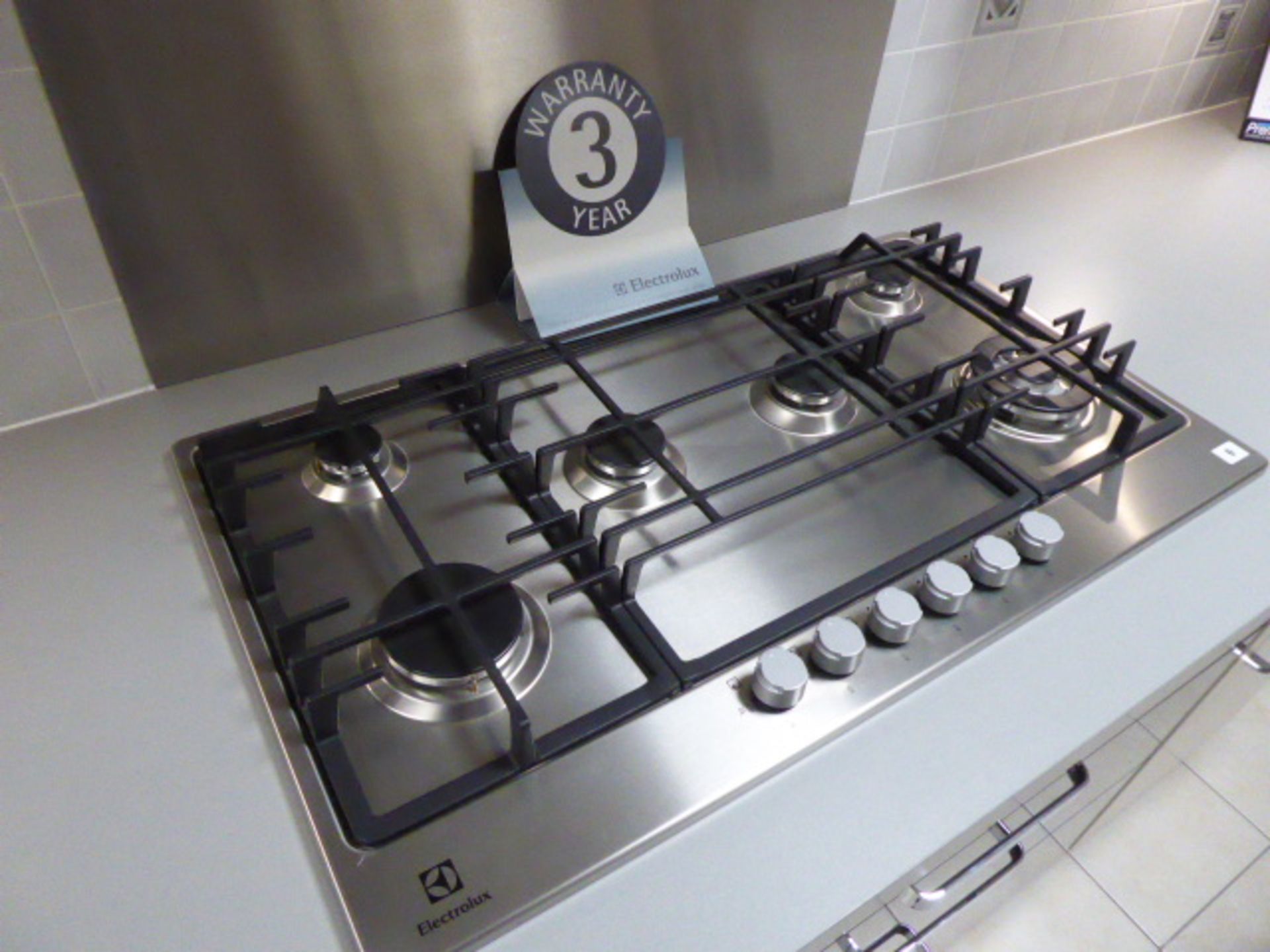 Roma Grey Metallic and Roma Grey Matte Cashmere kitchen in single galley run with a brushed - Bild 2 aus 14