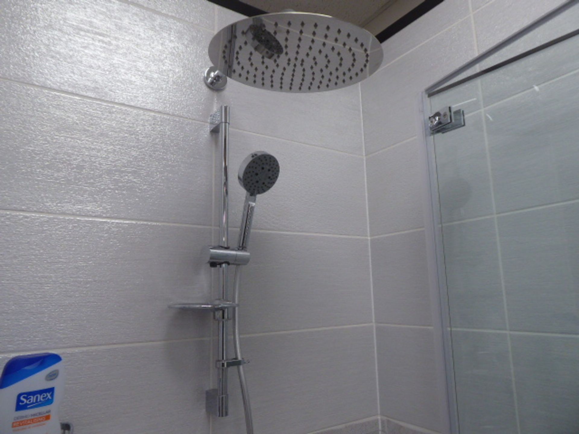 Roca Dama-N shower room with rectangular shower tray, bi-fold shower screen, built in shower with - Image 8 of 8