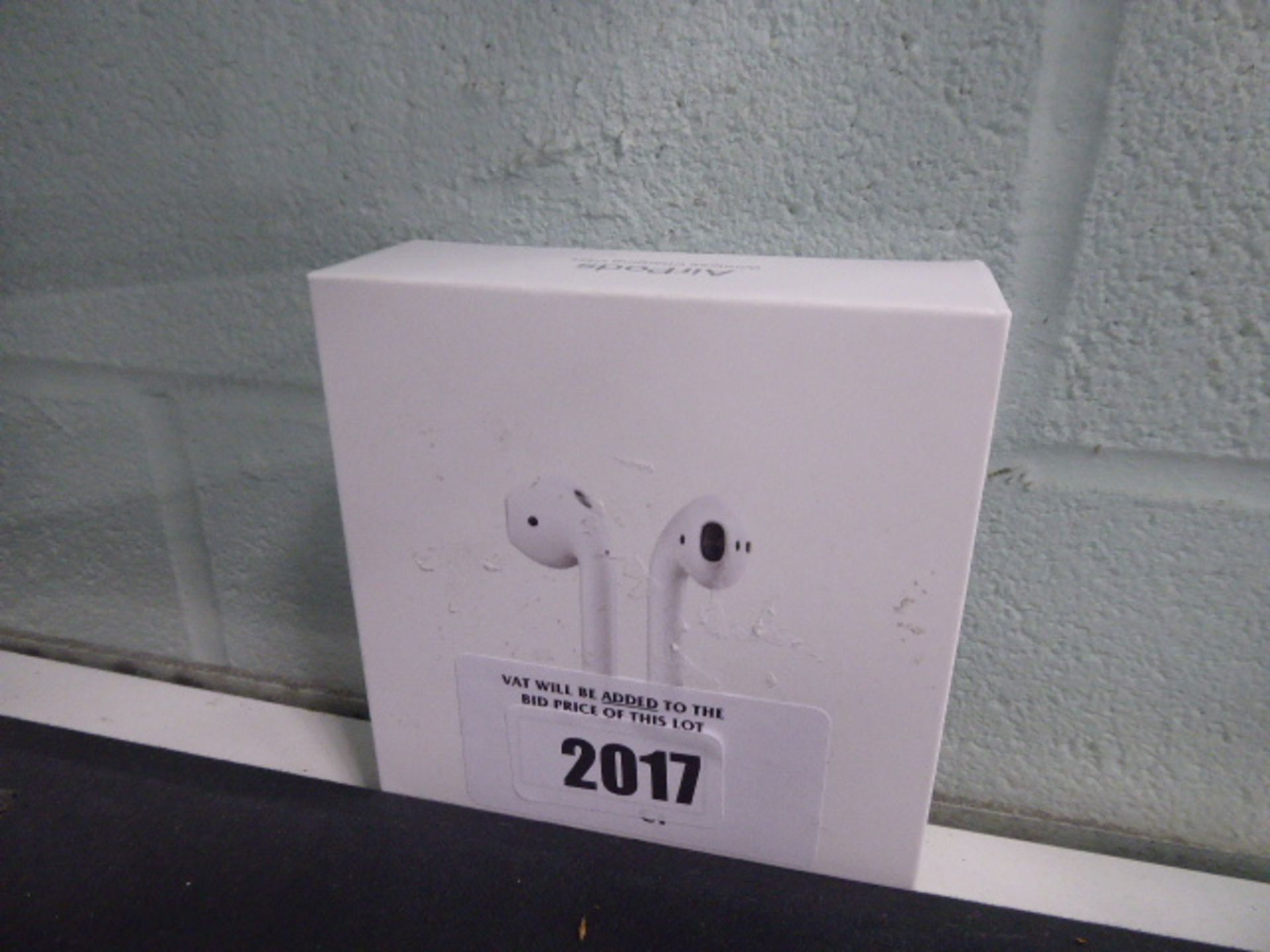 Apple Air Pod 2nd Generation with wireless charging case and box