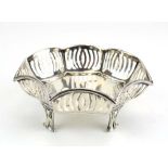 An early 20th century pierced silver dish of octagonal form, Deakin & Francis, Birmingham 1911, w.