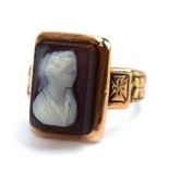 A yellow metal ring set rectangular cameo depicting a classical female, head and shoulders,