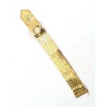 A ladies 9ct yellow gold manual wind wristwatch,