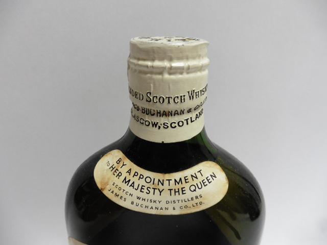 a 1/3 size bottle of Black & White Buchanan's Choice Old Scotch Whisky circa 1950's with spring cap - Image 2 of 3