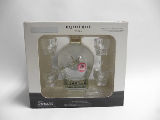 A Crystal Skull Vodka gift set with shot glasses 70cl 40% (Note VAT added to bid price) - Image 2 of 2