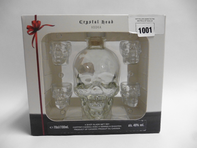 A Crystal Skull Vodka gift set with shot glasses 70cl 40% (Note VAT added to bid price)