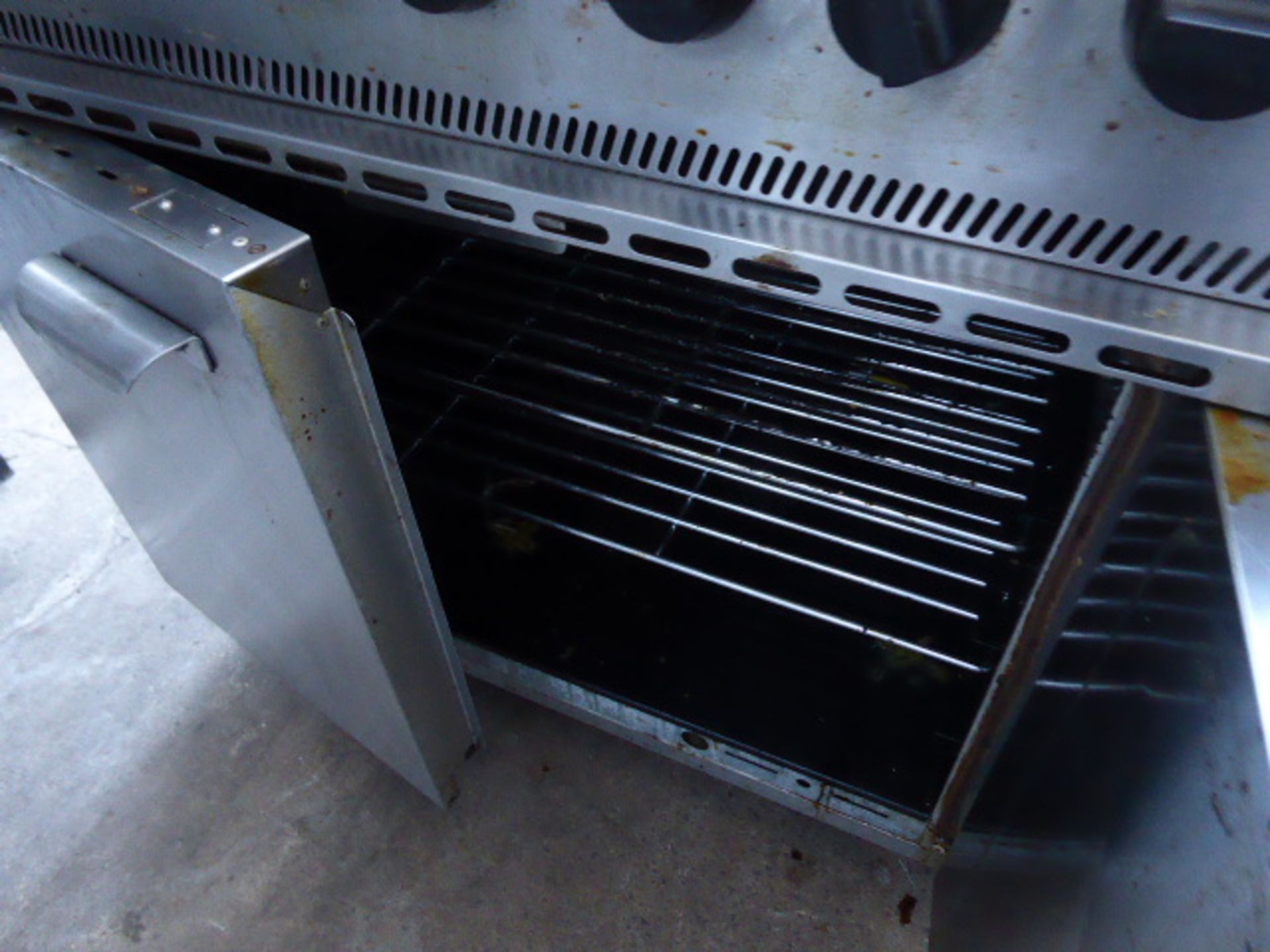 184 - 90cm Gas Parry 6 burner cooker with a 2 door oven under - Image 3 of 3