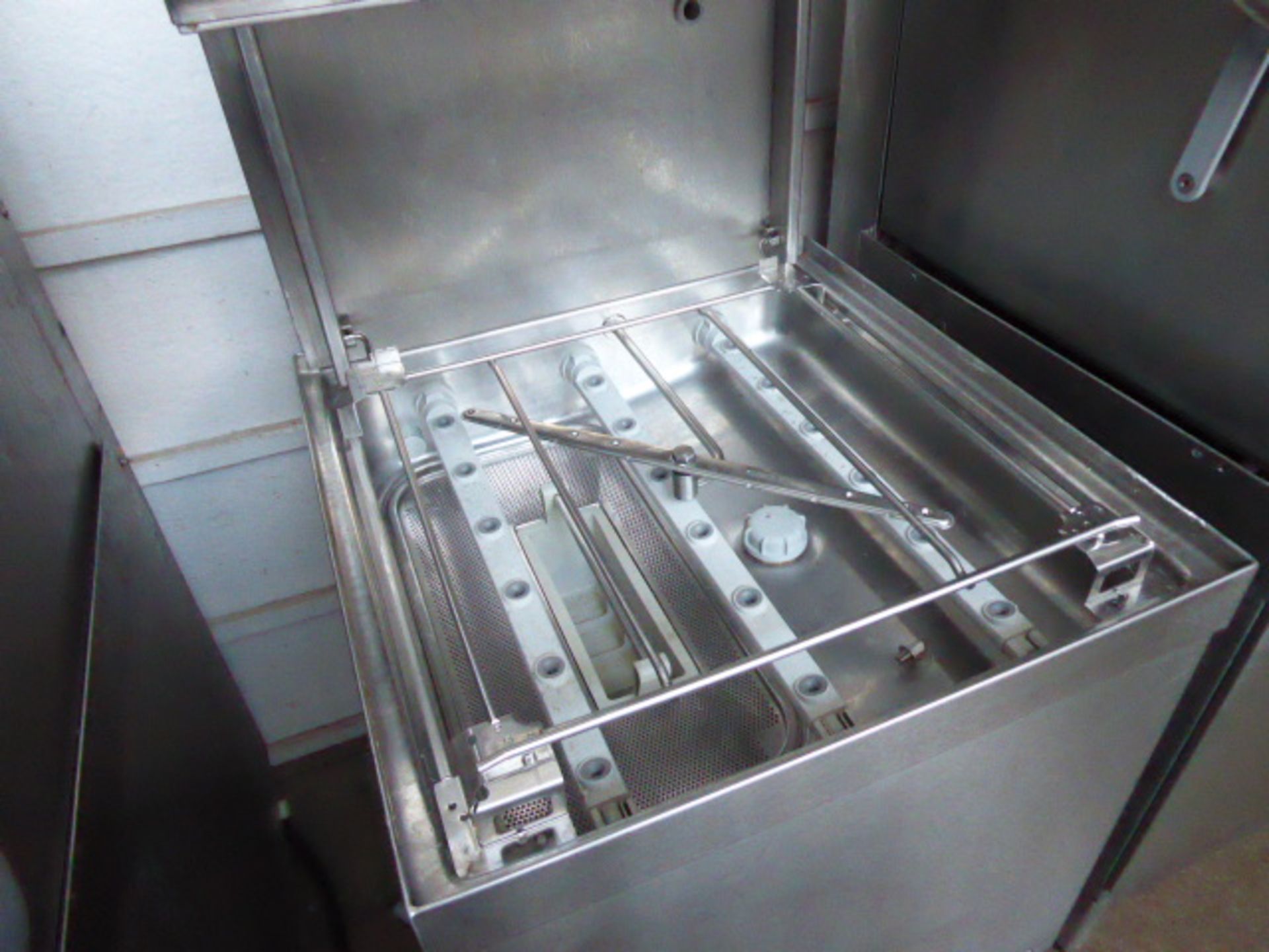 61cm Winterhalter GS502 lift top pass through dishwasher - Image 2 of 2