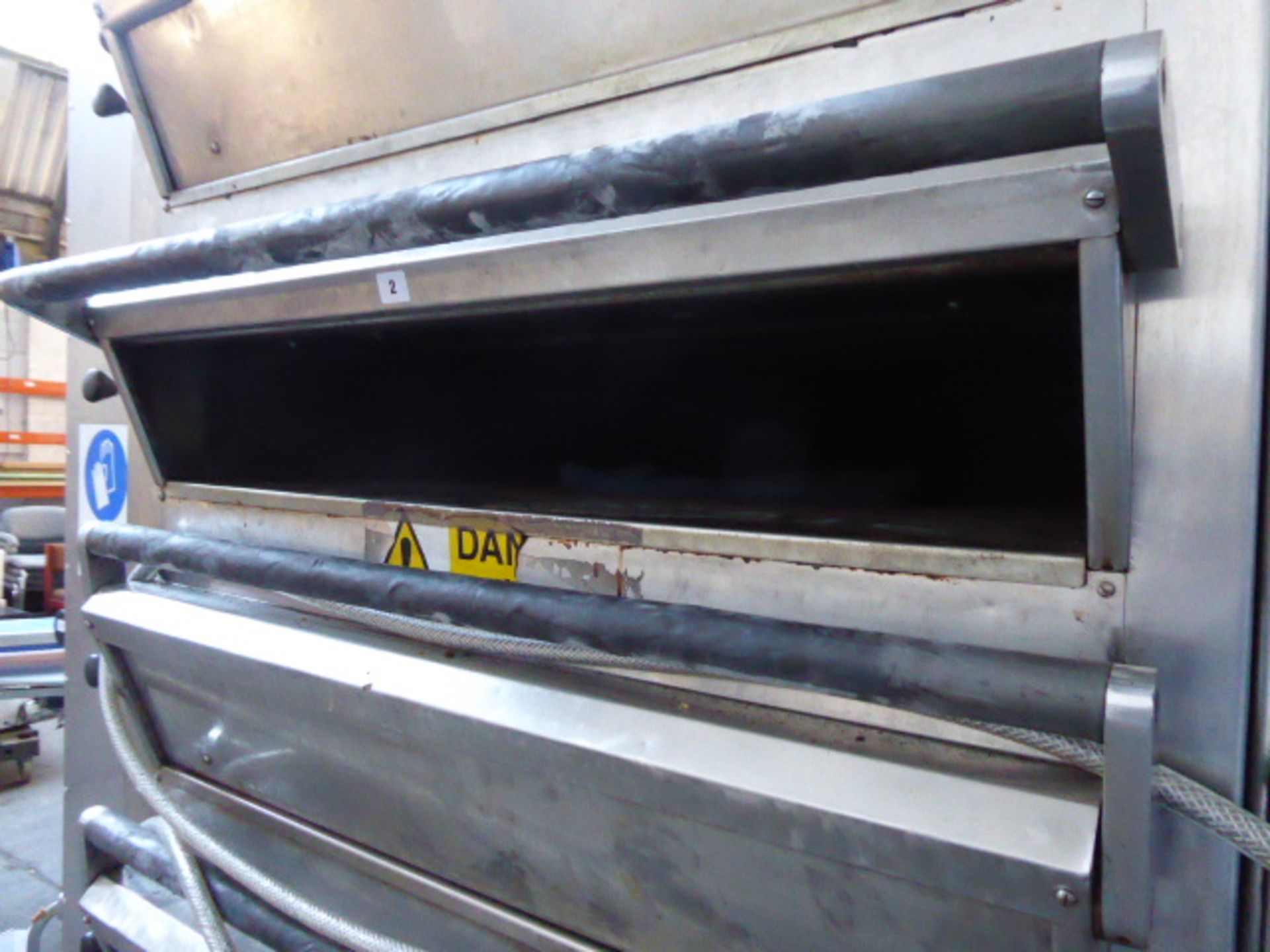 134cm Wide x 120cm deep x 220cm tall Tom Chandley Ovens Compacta 6 deck baking oven, each deck takes - Image 3 of 4