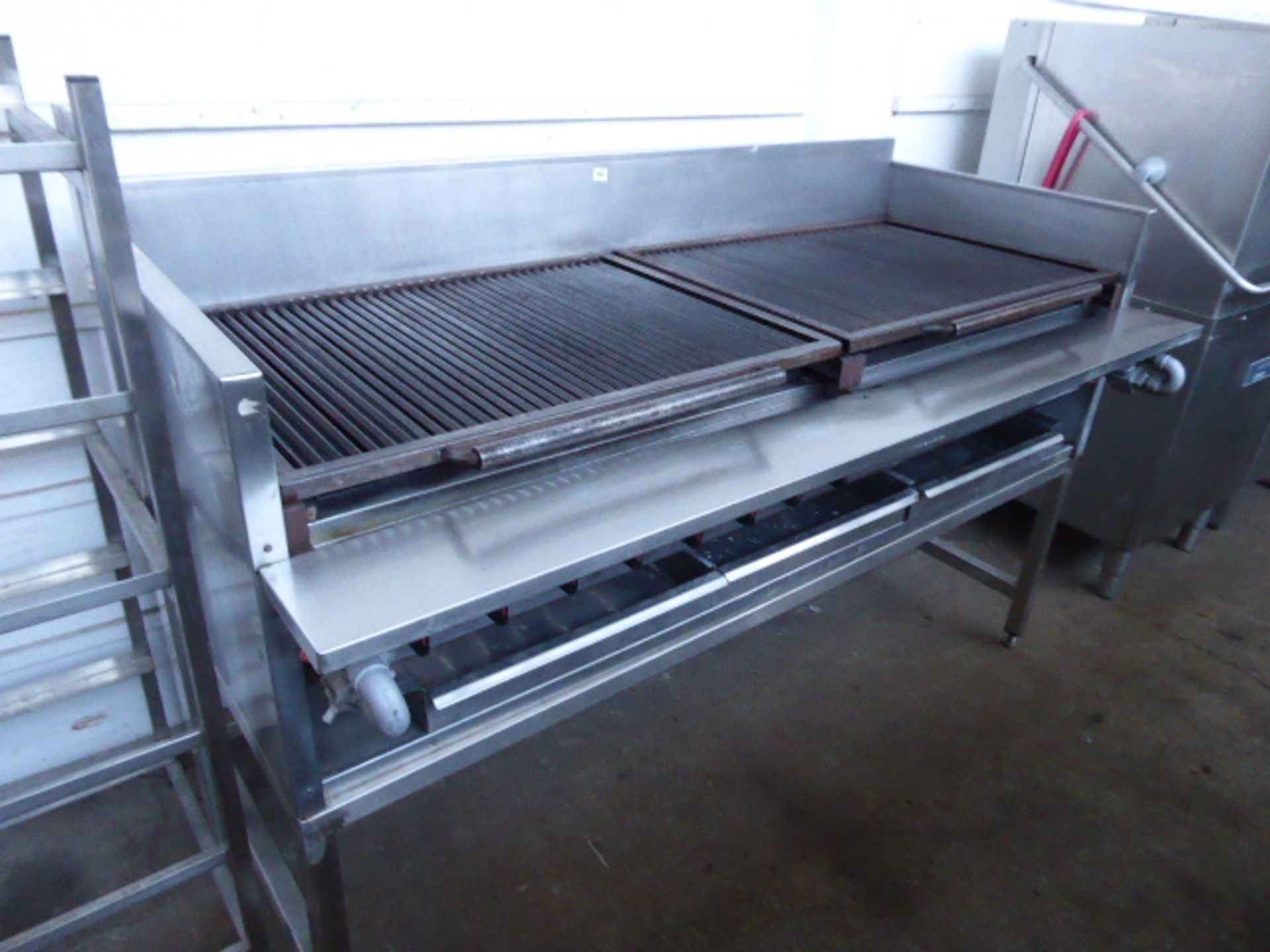 185cm Magikitch-n inc American style gas char grill with multi burners on custom built table