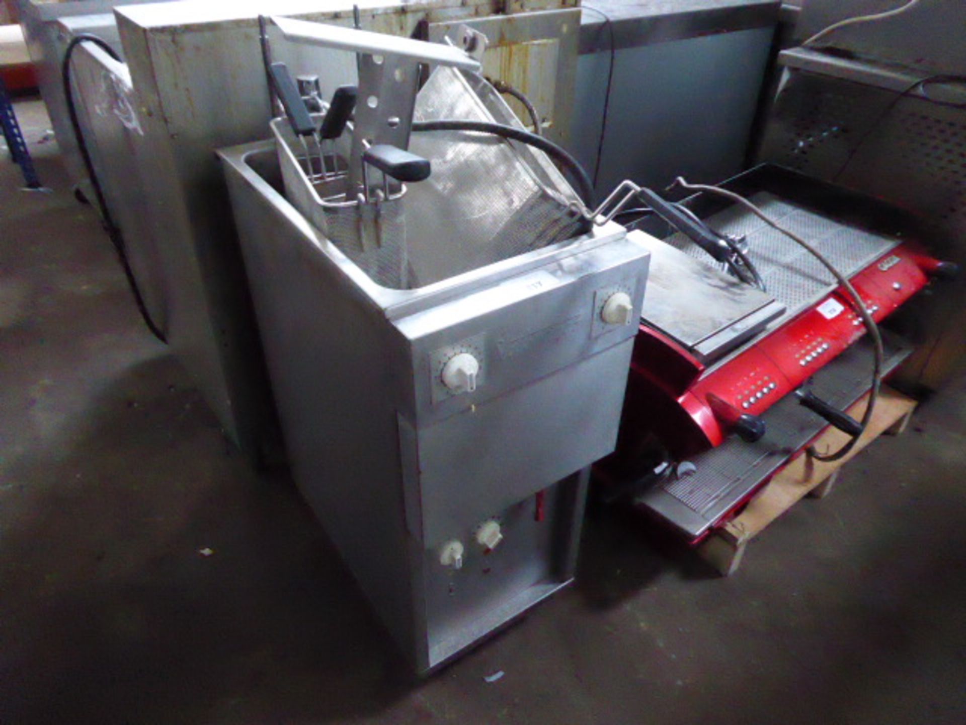 35cm electric Valentine single well fryer with 2 baskets