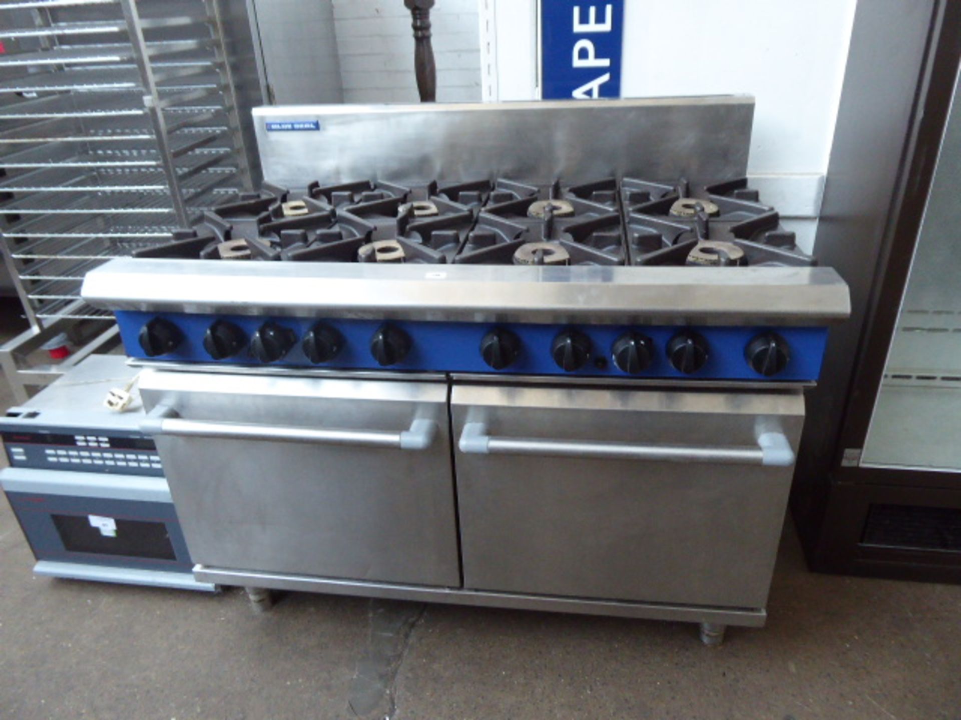 120cm gas Blue Seal 8 burner cooker with 2 single door ovens under - Image 2 of 4