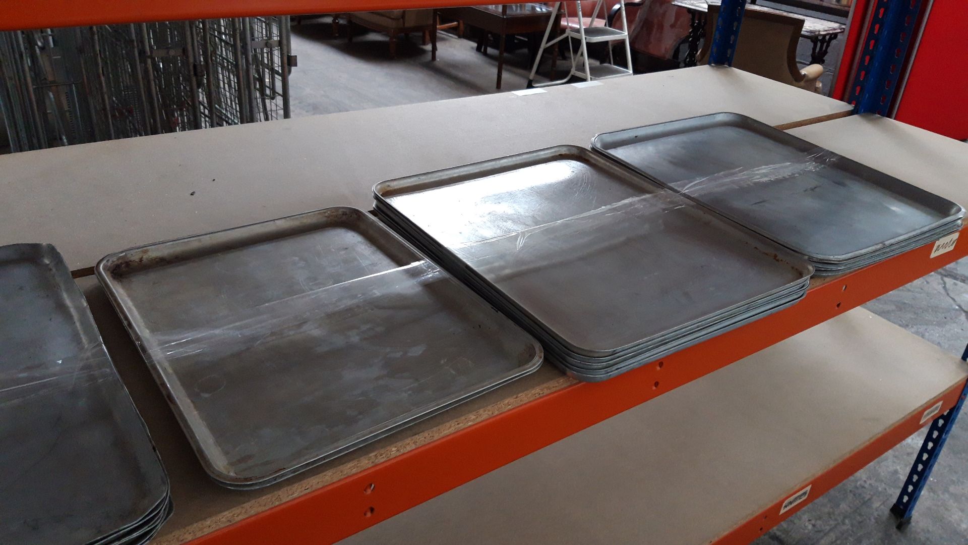 18 Large aluminium baking trays