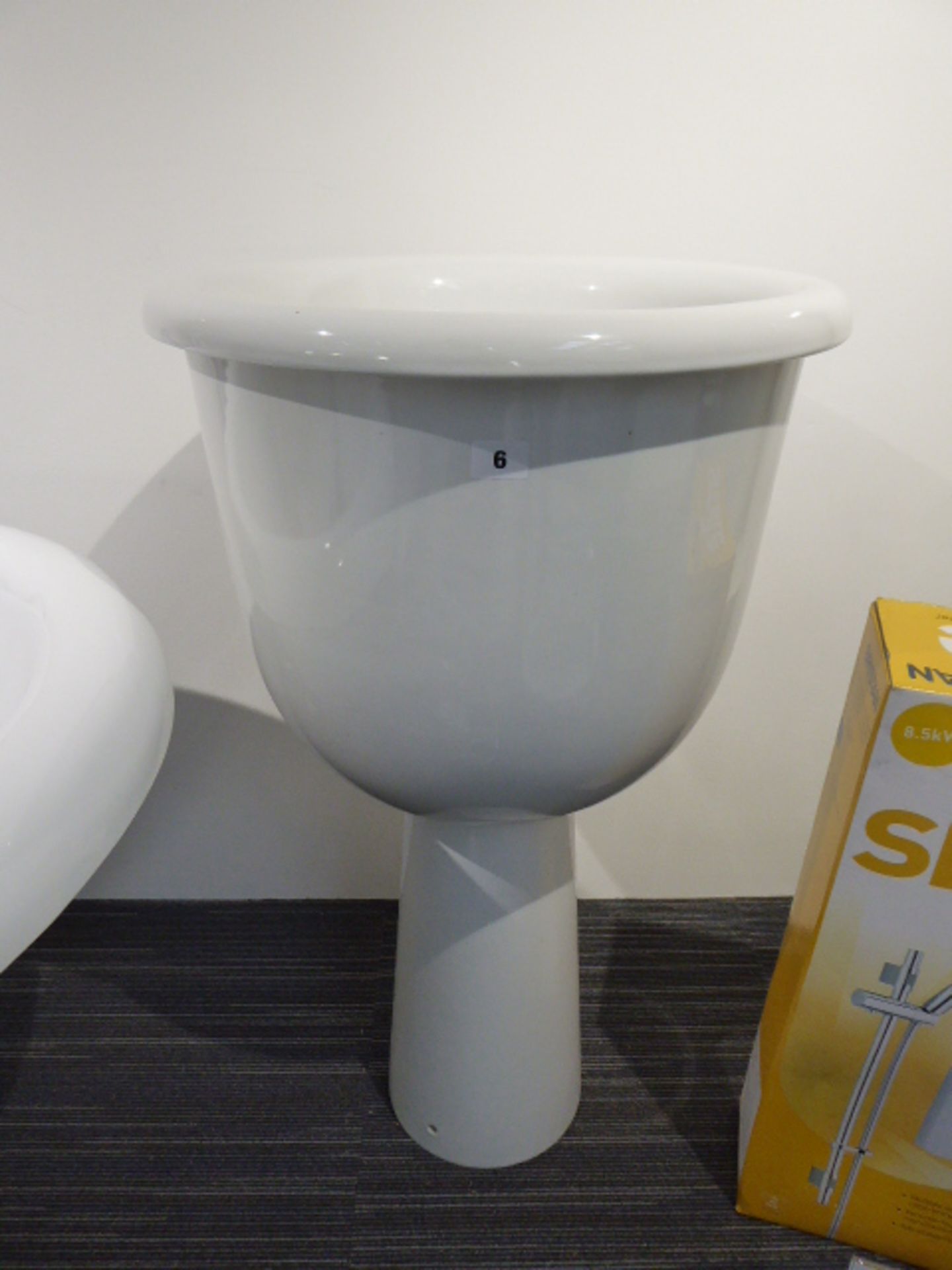 Freestanding circular white ceramic wash basin on pedestal