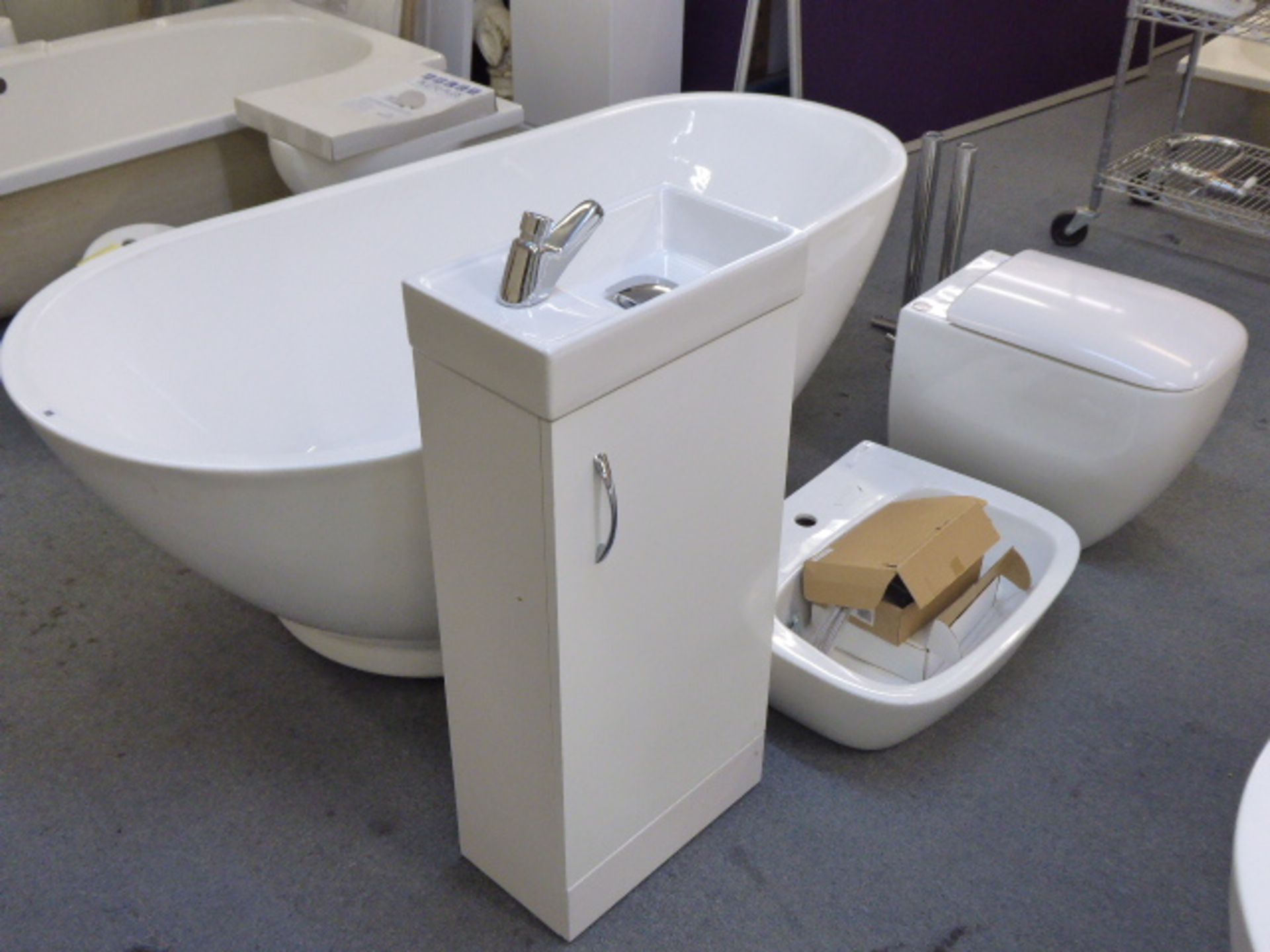 A Pacific free standing double skinned acrylic bath with set of free standing pillar traps, RAK