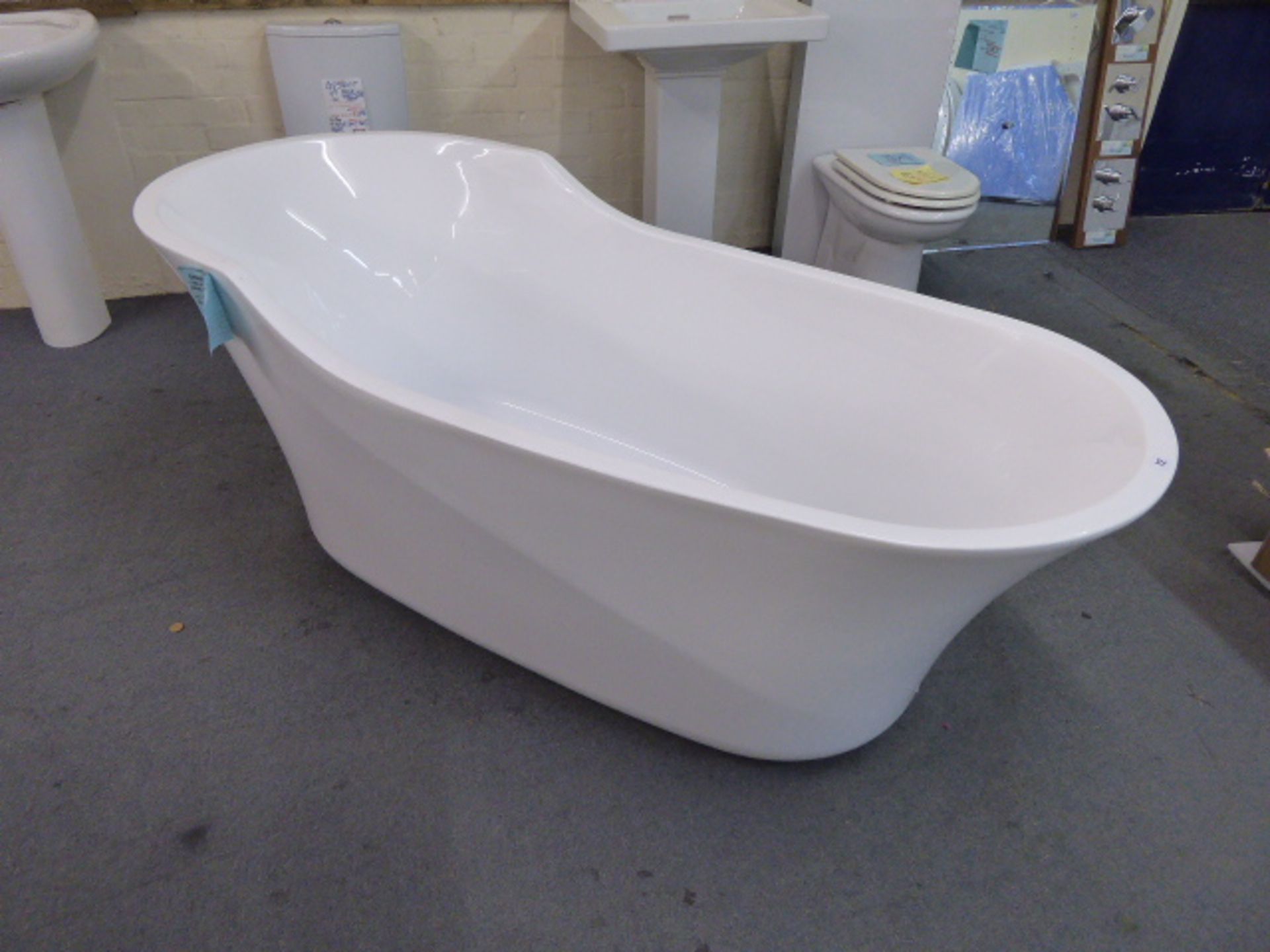 Geneva free standing double skinned acrylic slipper bath together with feet and free standing bath