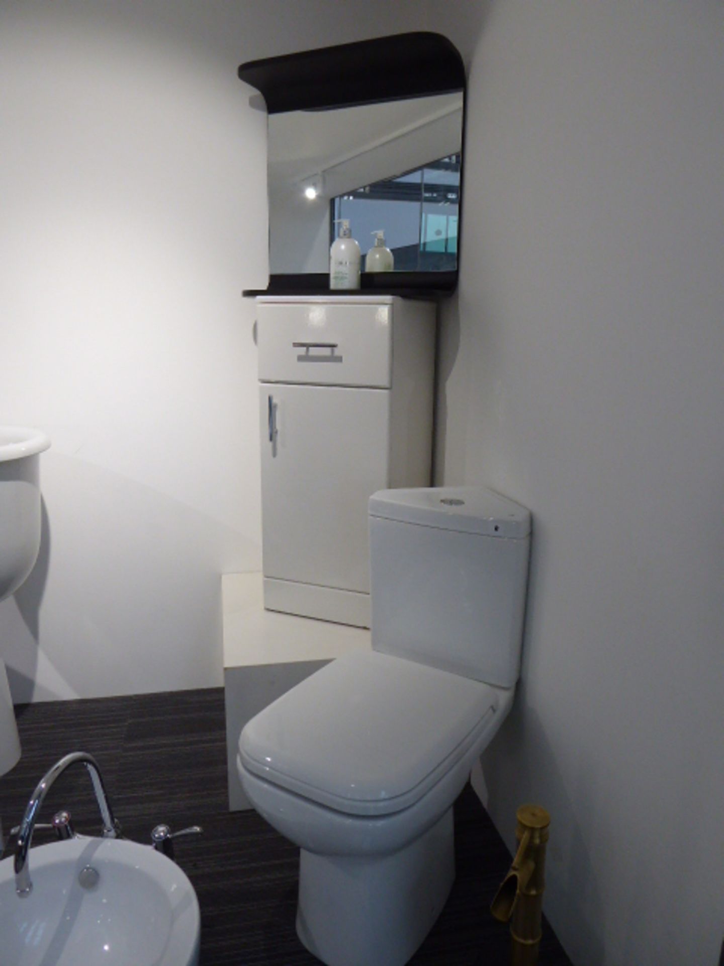 RAK Ceramics corner fitting toilet pan, cistern and seat together with a single drawer vanity - Image 2 of 3