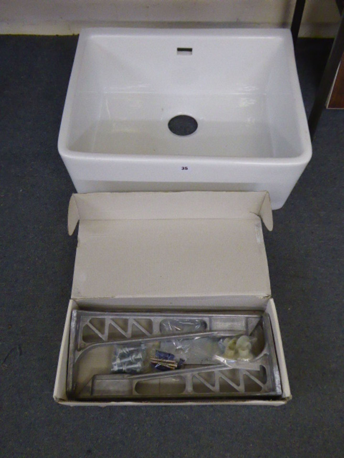 Belfast style white ceramic sink with wall brackets