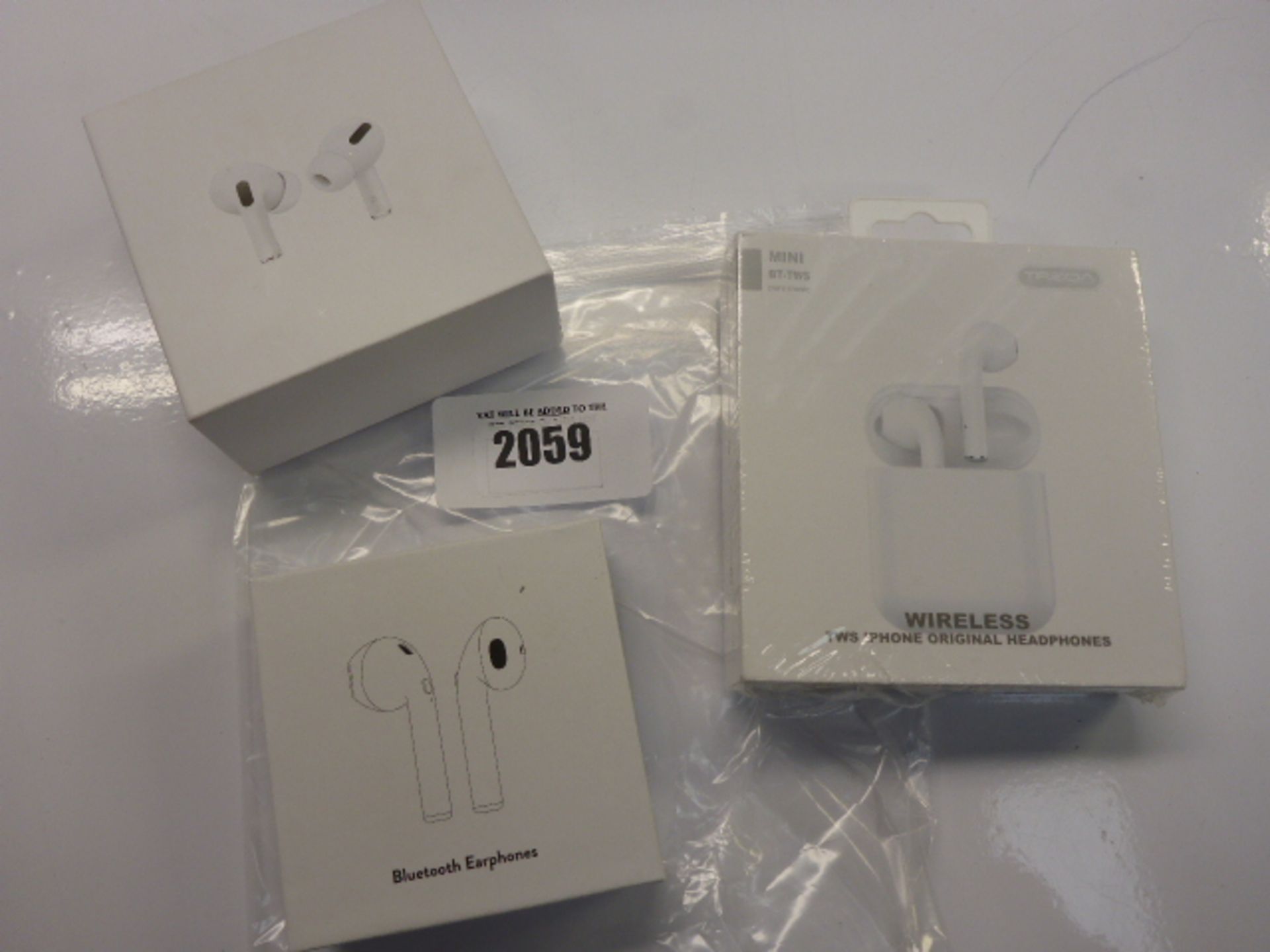 3 pairs of wireless earphones