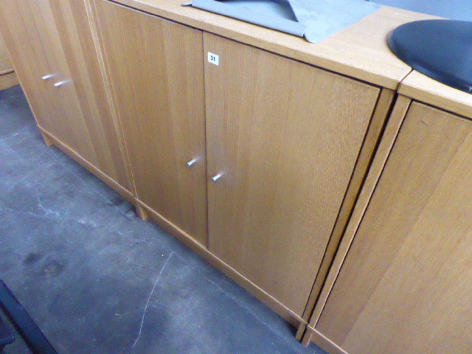 Oak 2 door cabinet, 85cm