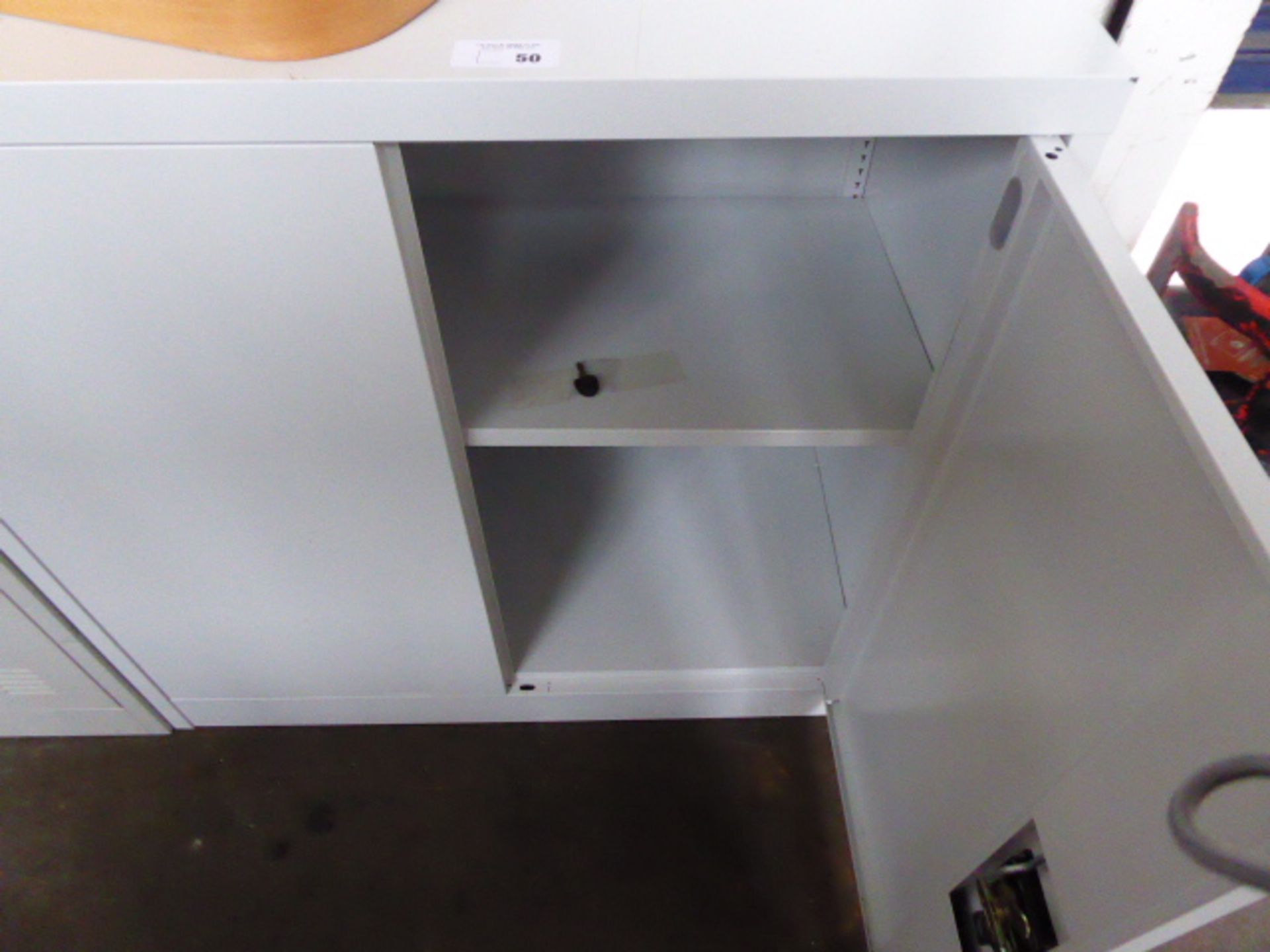 90cm grey metal 2 door cabinet - Image 2 of 2