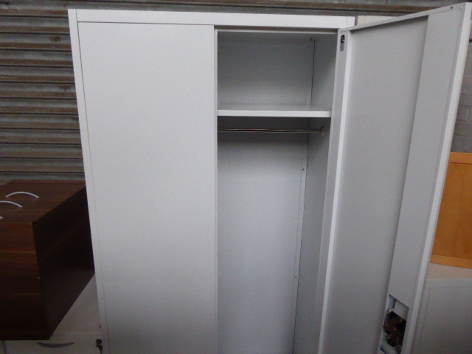 90cm grey metal 2 door cabinet - Image 2 of 2