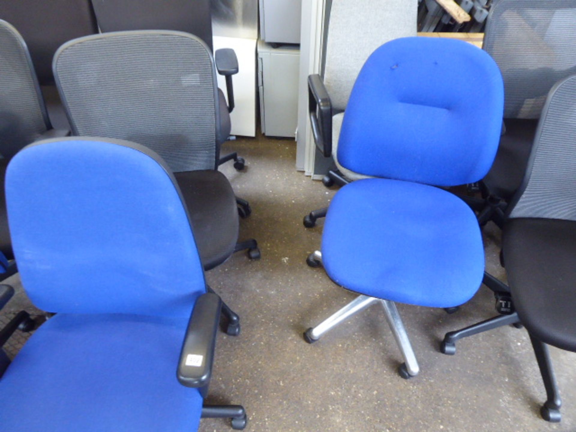 10 assorted office chairs - Image 2 of 2