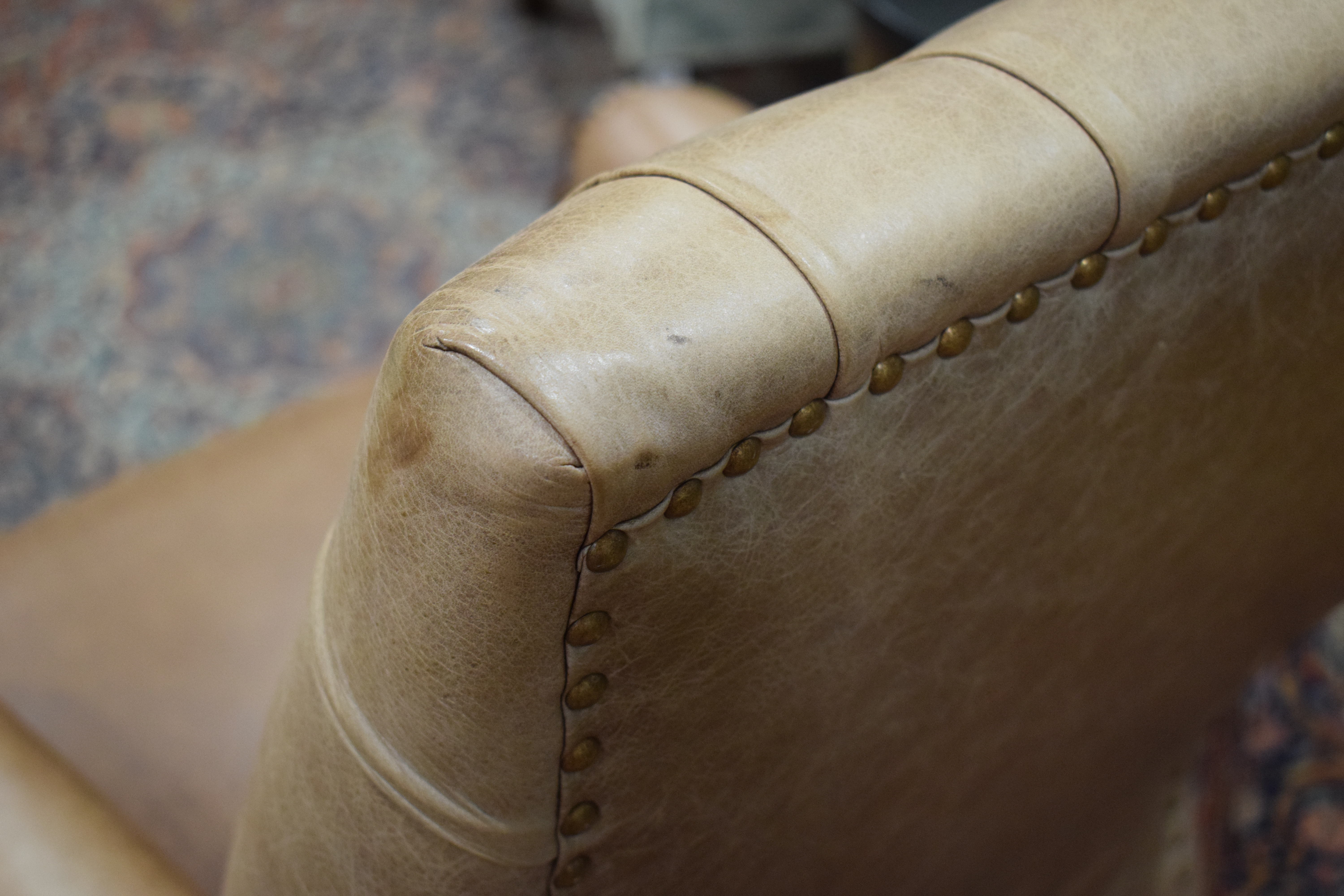 A 19th century walnut framed buttoned pale brown leather library chair with acanthus leaf - Image 4 of 20