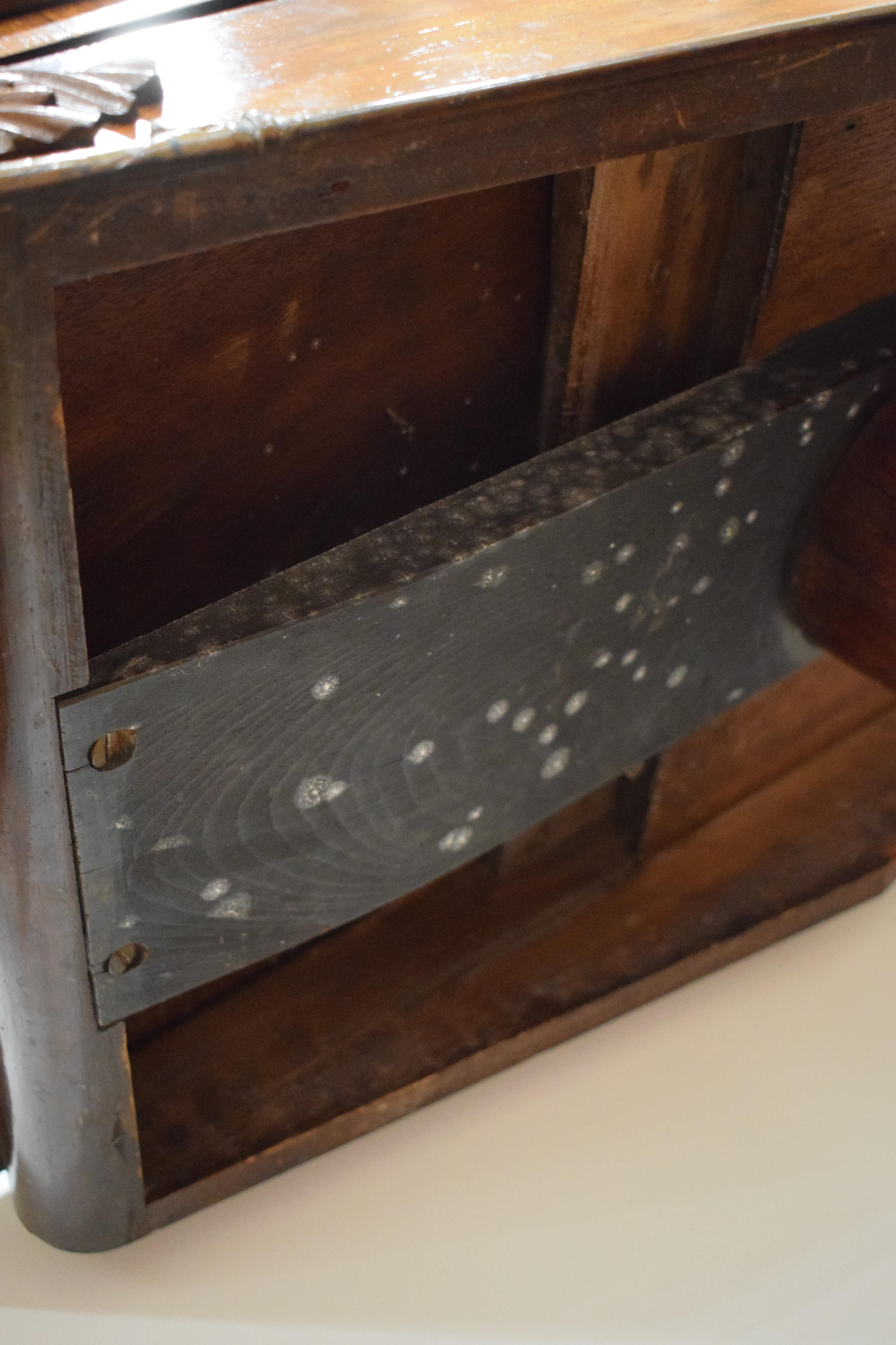 A Regency rosewood card table, the rectangular surface above a tapered stand on four claw feet, w. - Image 10 of 10