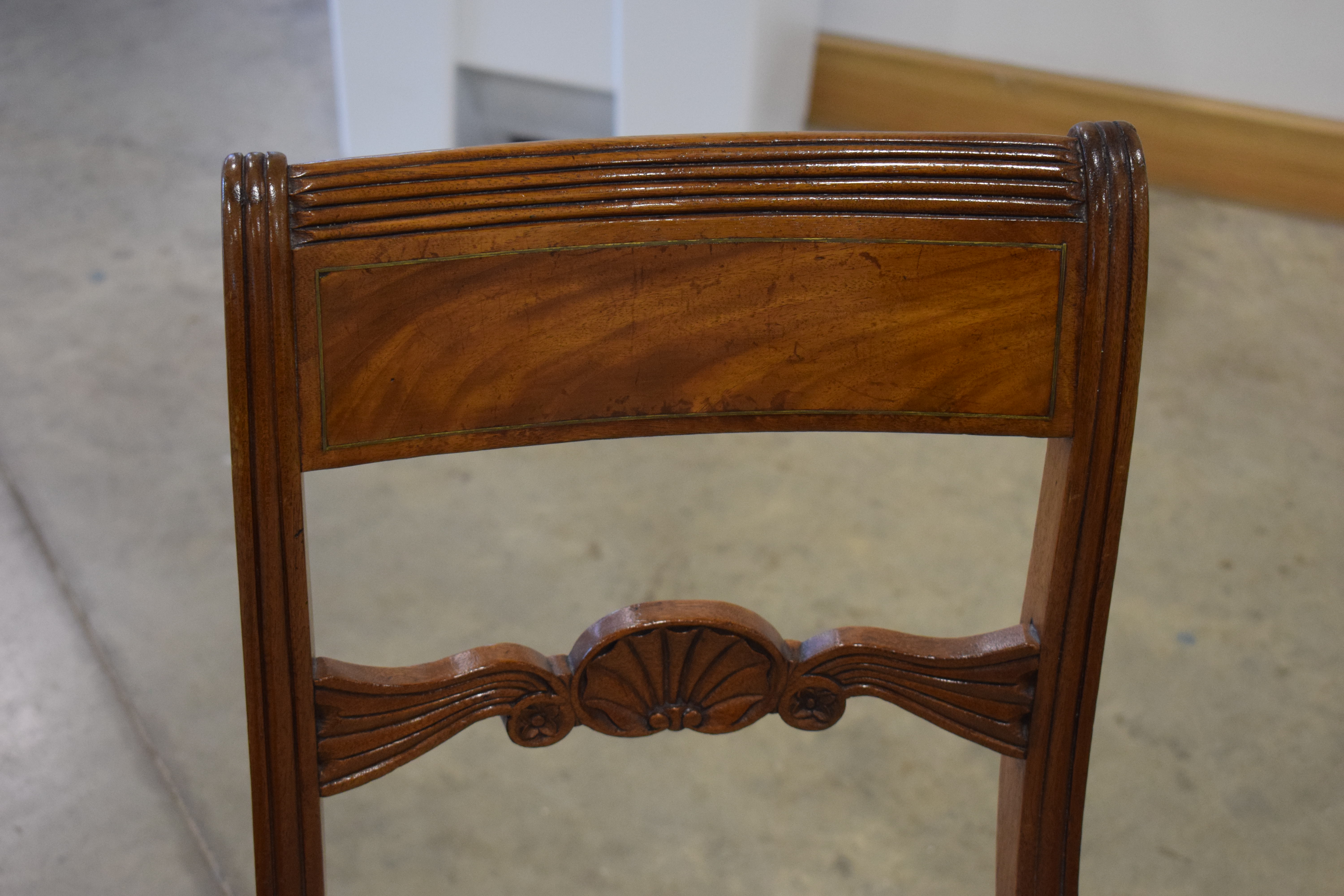 A set of six Victorian mahogany and brass inlaid bar back dining chairs with shell design - Image 5 of 5