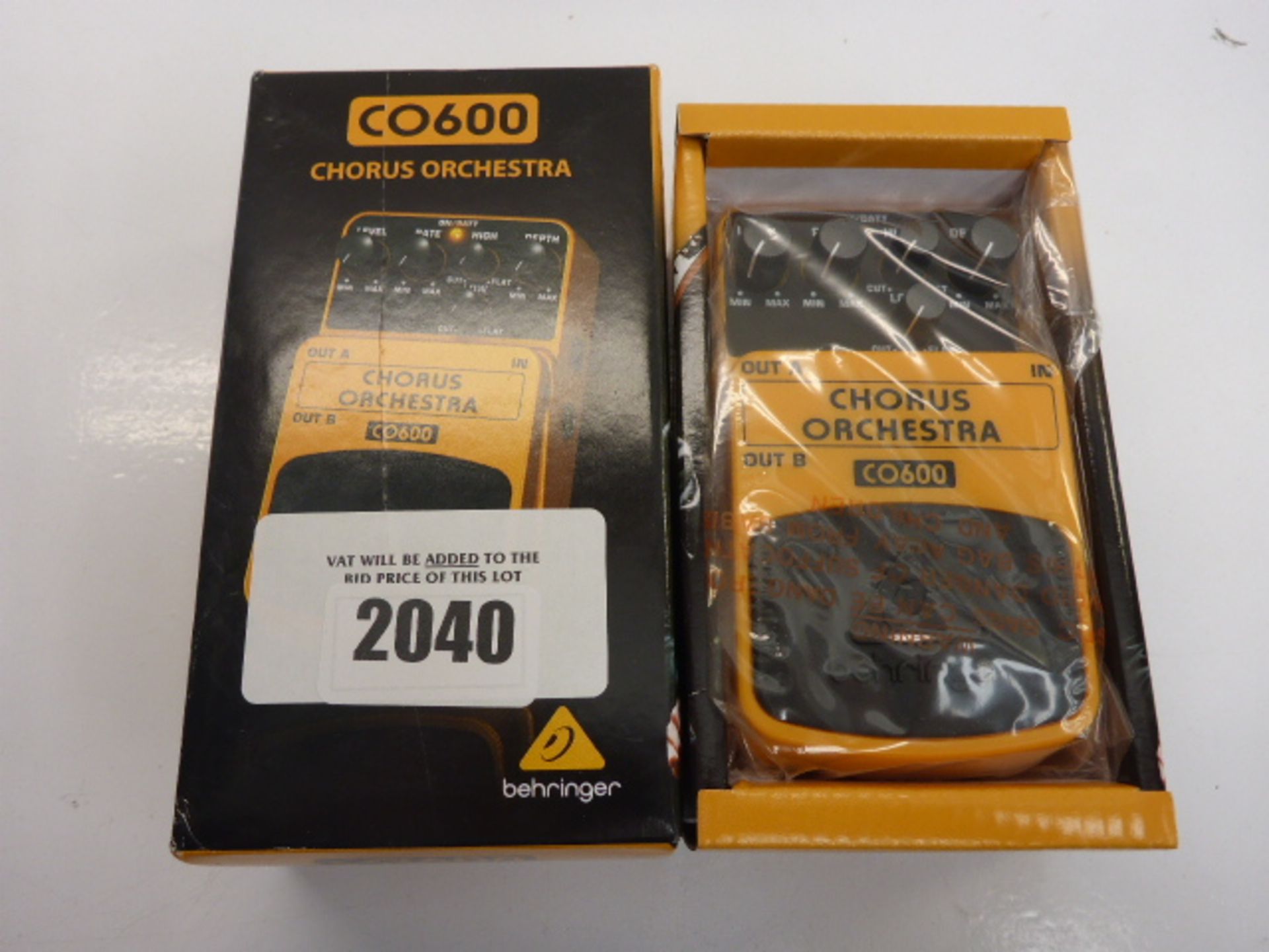 Behringer CO600 Chorus Orchestra Pedal boxed