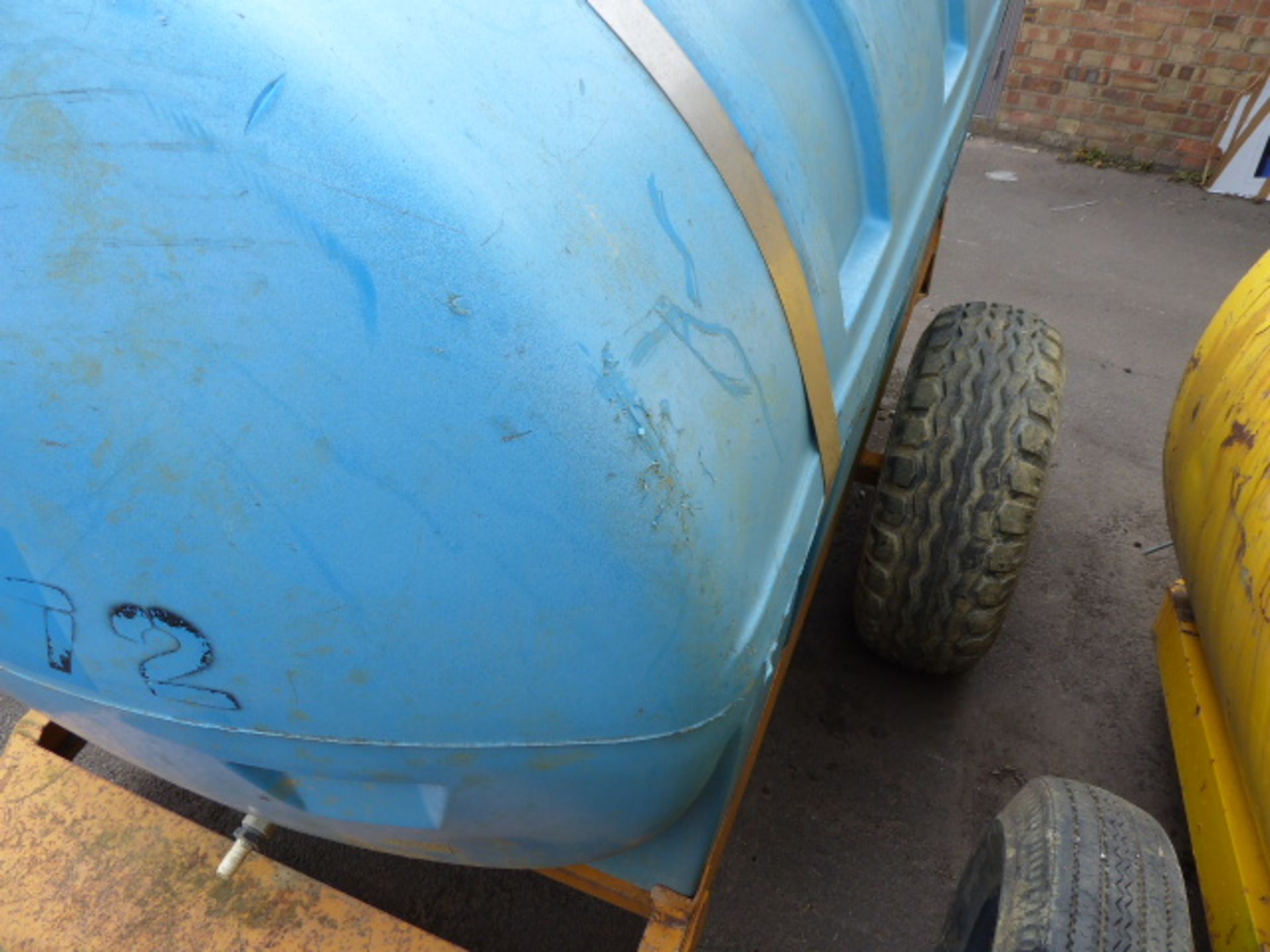 2500L water tank on single axle plant trailer (310772) - Image 2 of 2