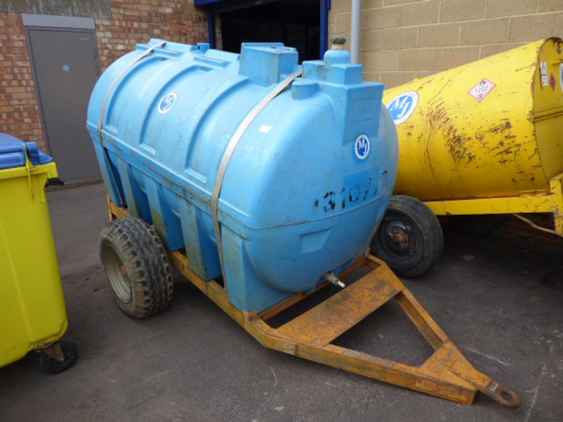 2500L water tank on single axle plant trailer (310772)