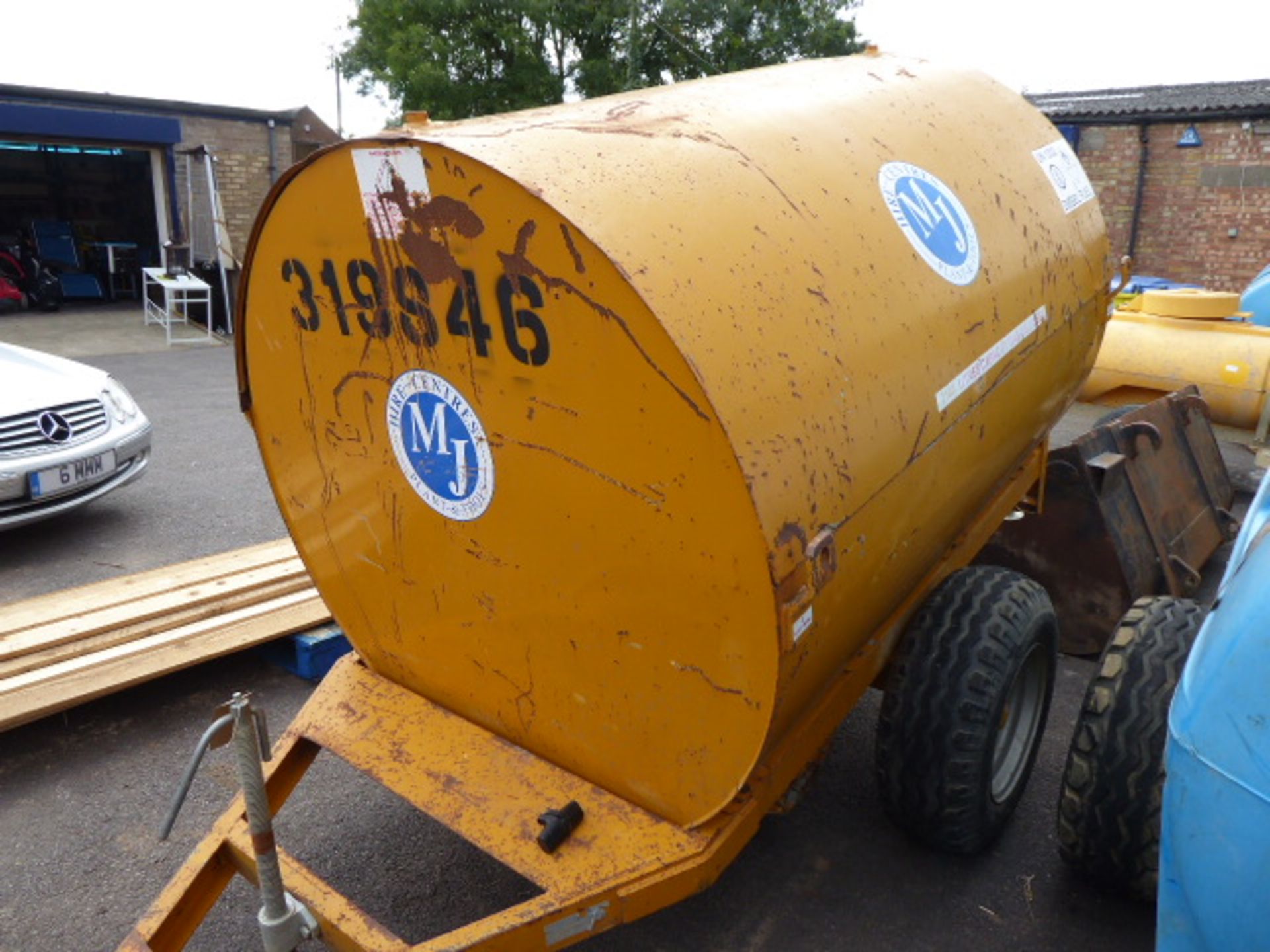 2140L fuel bowser on single axle plant trailer (319846) - Image 2 of 2