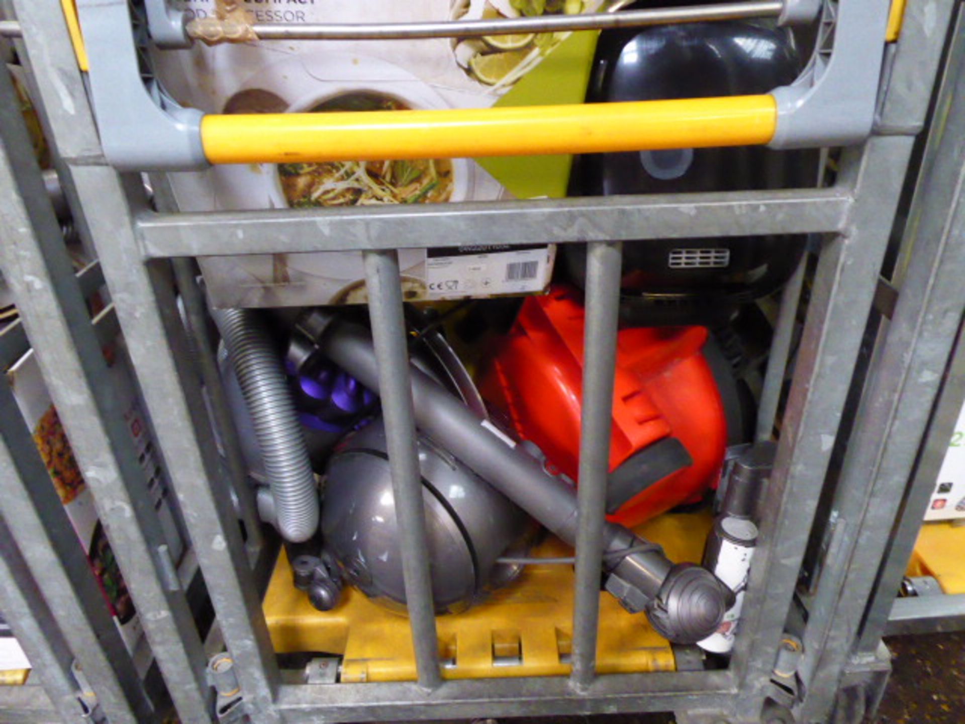 Failed electric safety items suitable for spares or repair only to include Dyson tug along vacuum - Bild 2 aus 2