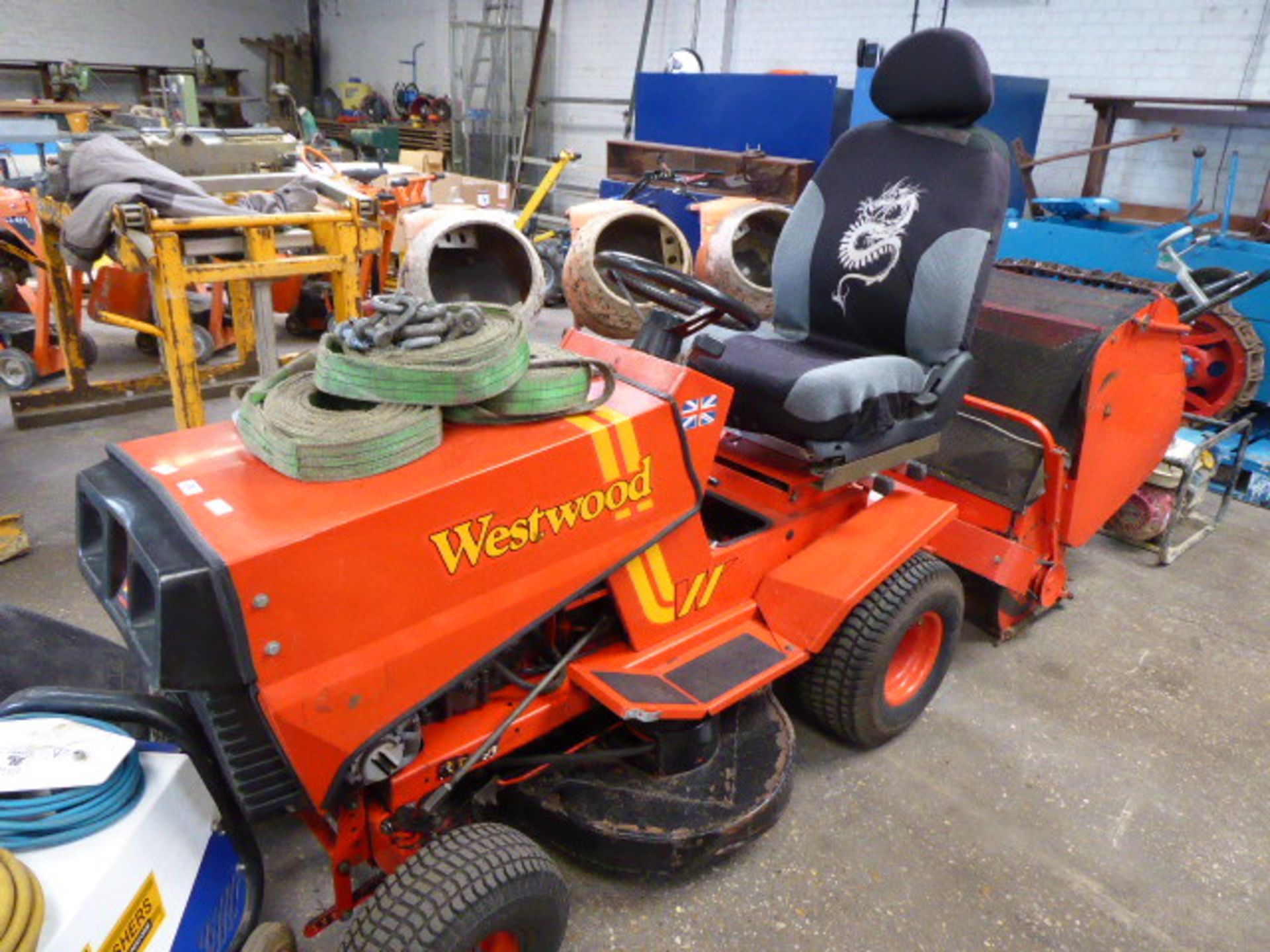 Westwood T1200 ride on tractor lawn mower with grass collector