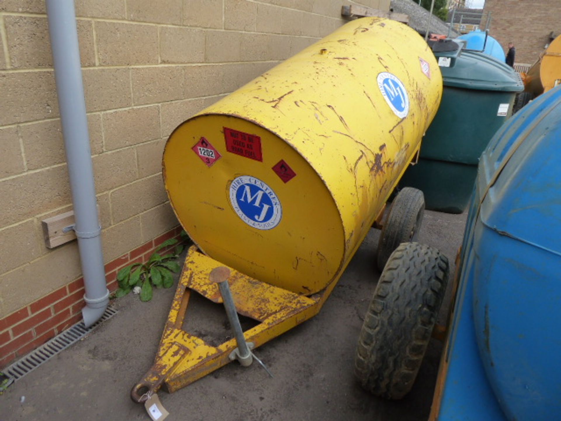 Fuel tank on single axle plant trailer