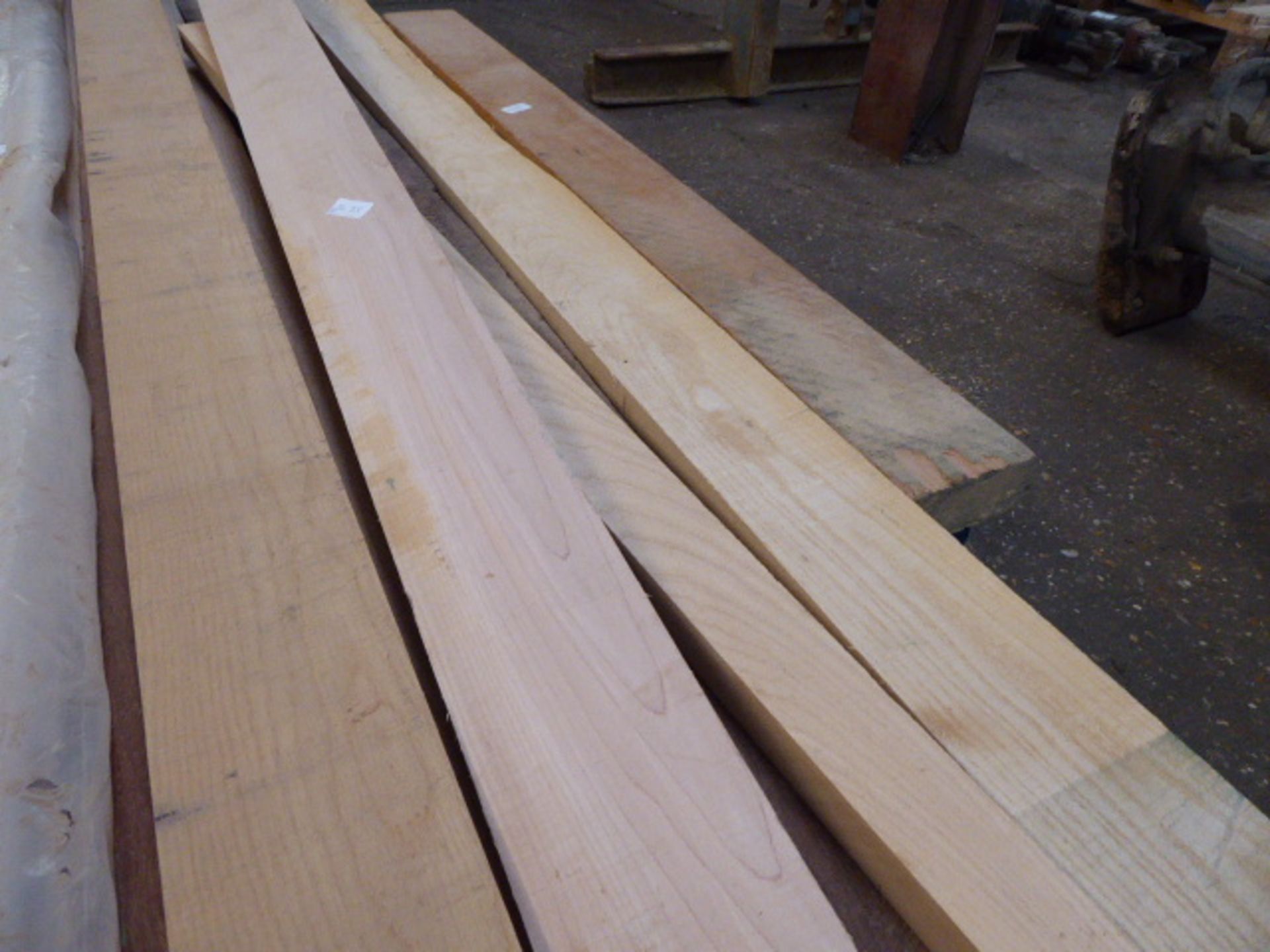 Range of assorted timber planks - Bild 2 aus 2