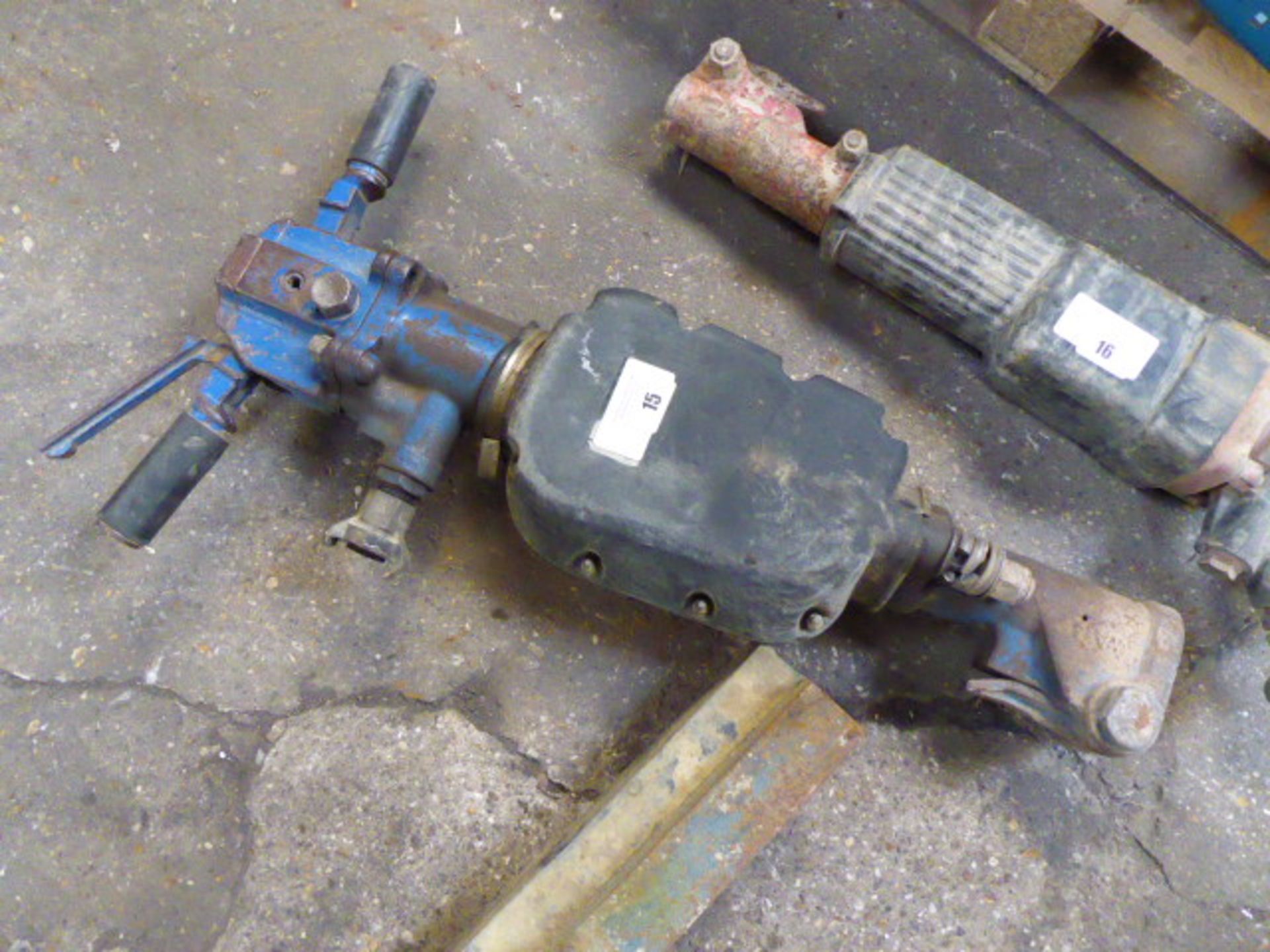 Heavy duty blue hand operated breaker unit