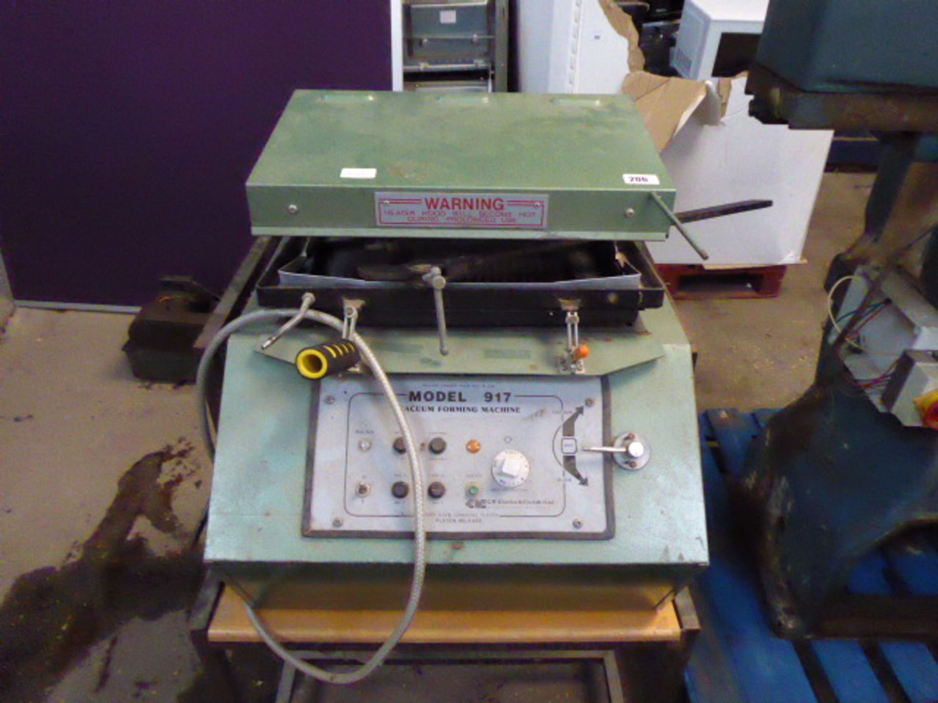 Model 917 vacuum folding machine - Image 2 of 3