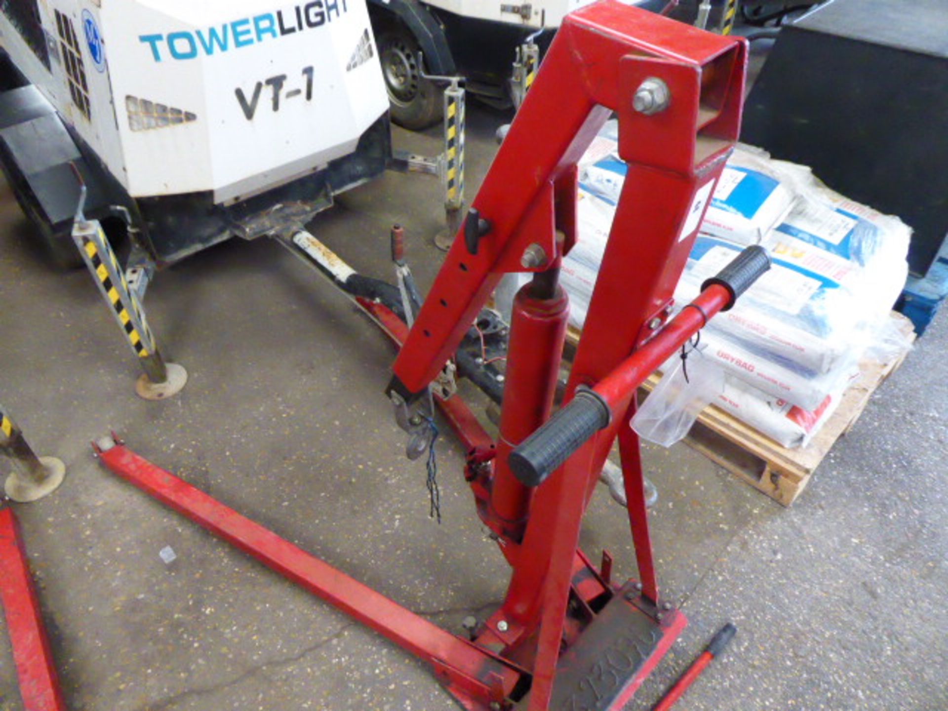 1 ton engine crane in red (E323076) - Image 2 of 2