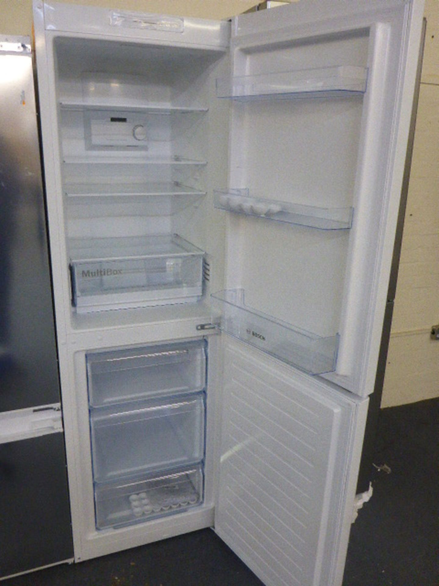 KGN34NW3AGB Bosch Free-standing fridge-freezer - Image 2 of 2