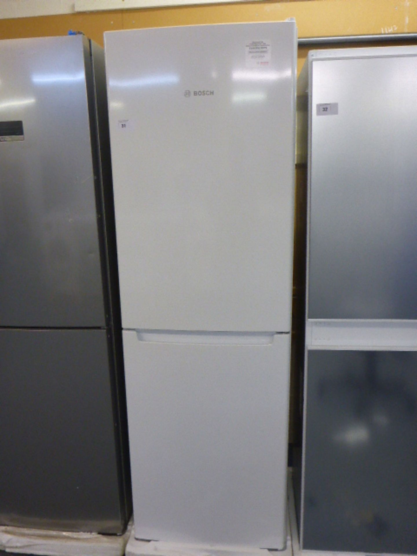 KGN34NW3AGB Bosch Free-standing fridge-freezer