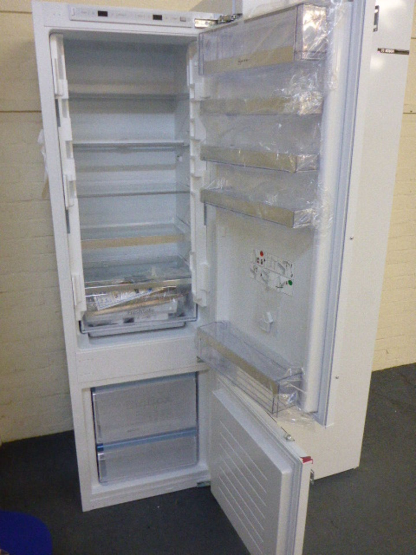 KI6873F30GB Neff Built-in fridge-freezer combination - Image 2 of 2