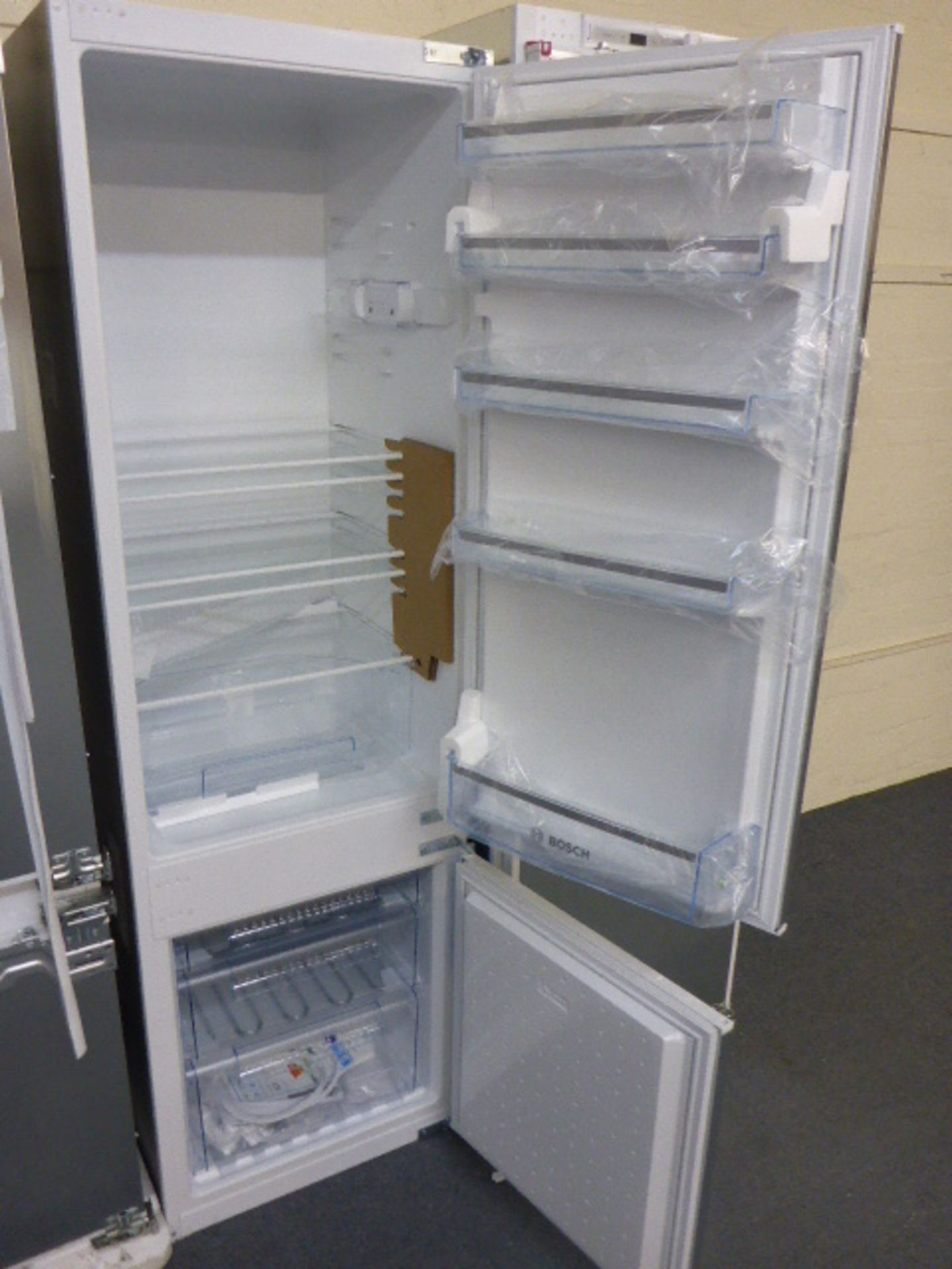 KIV38X22GBB Bosch Built-in automatic fridge-freezer - Image 2 of 2