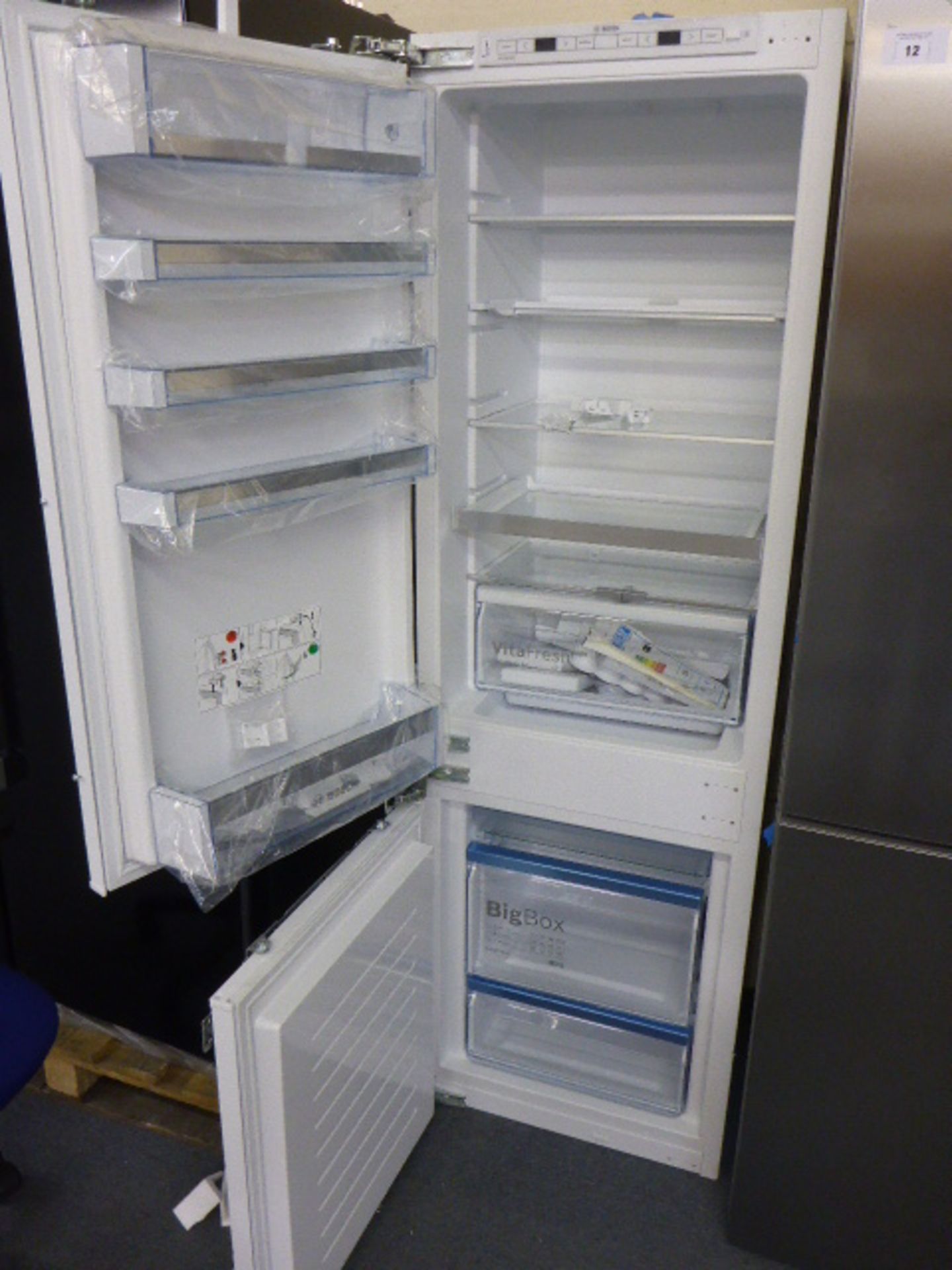 KIS86AF30GB Bosch Built-in fridge-freezer combination - Image 2 of 2