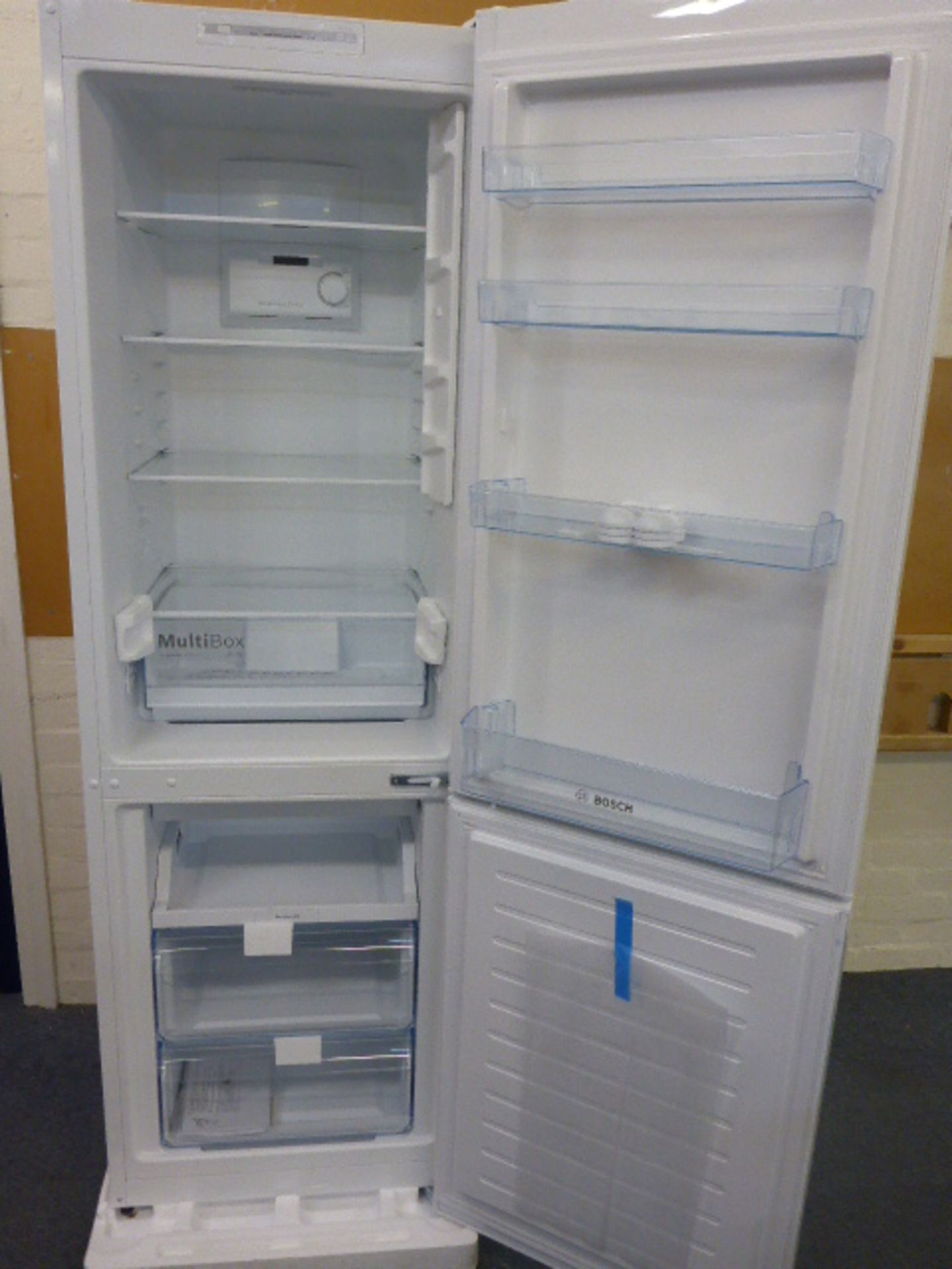 KGN36NW30GB Bosch Free-standing fridge-freezer - Image 2 of 2