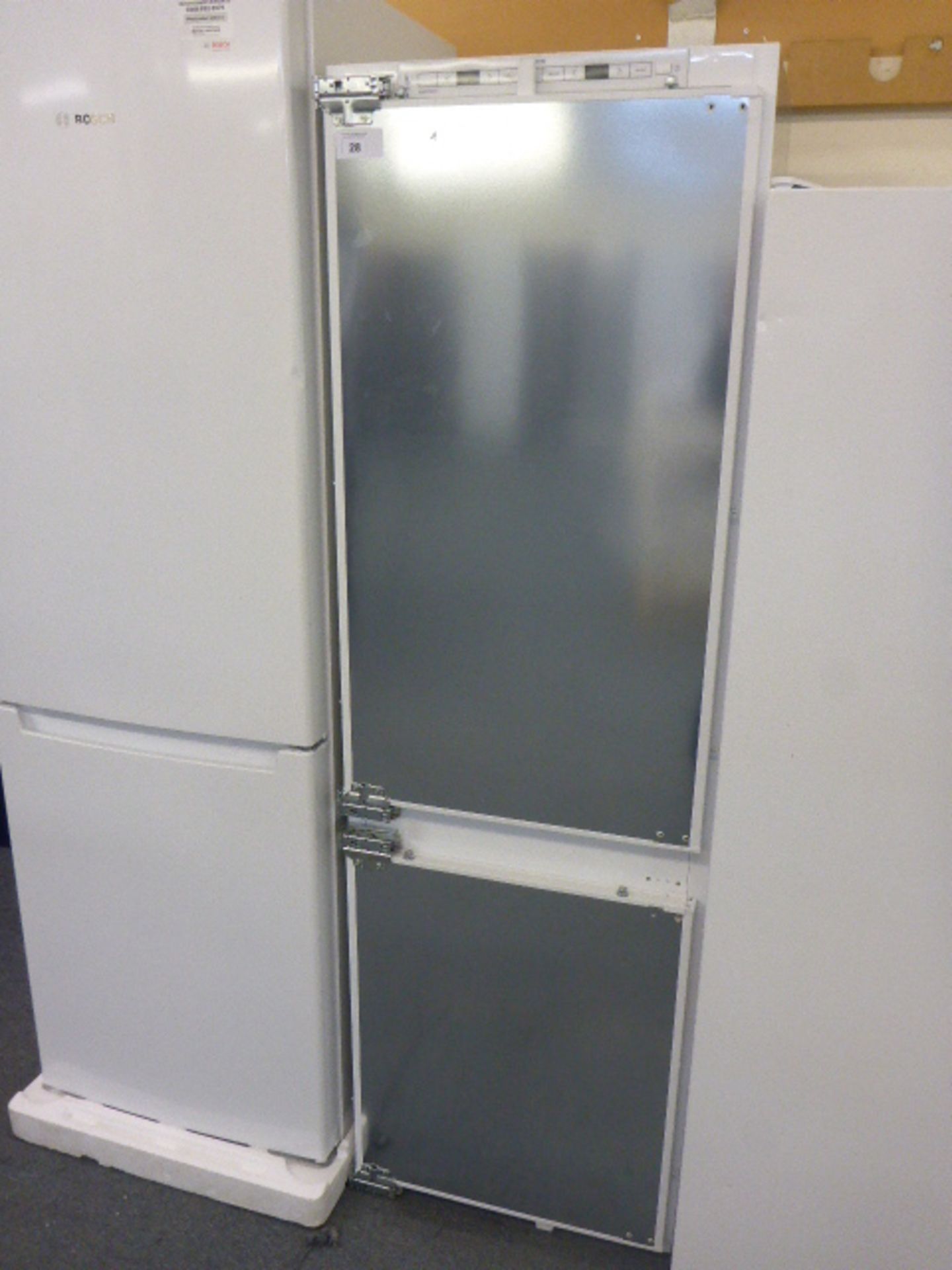 KIN86AD30GB Bosch Integrated fridge/freezer