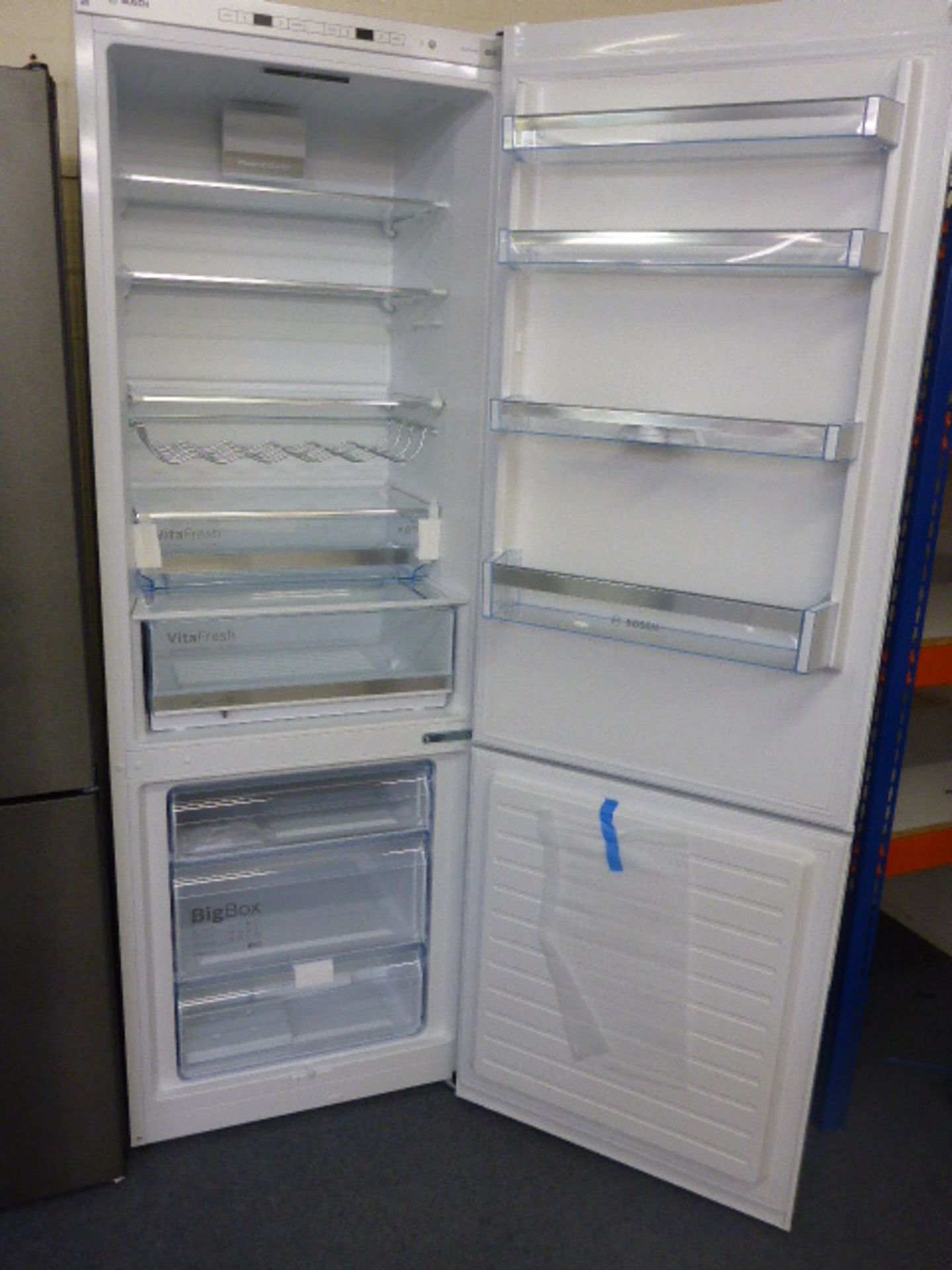 KGE49VW4AGB Bosch Free-standing fridge-freezer - Image 2 of 2