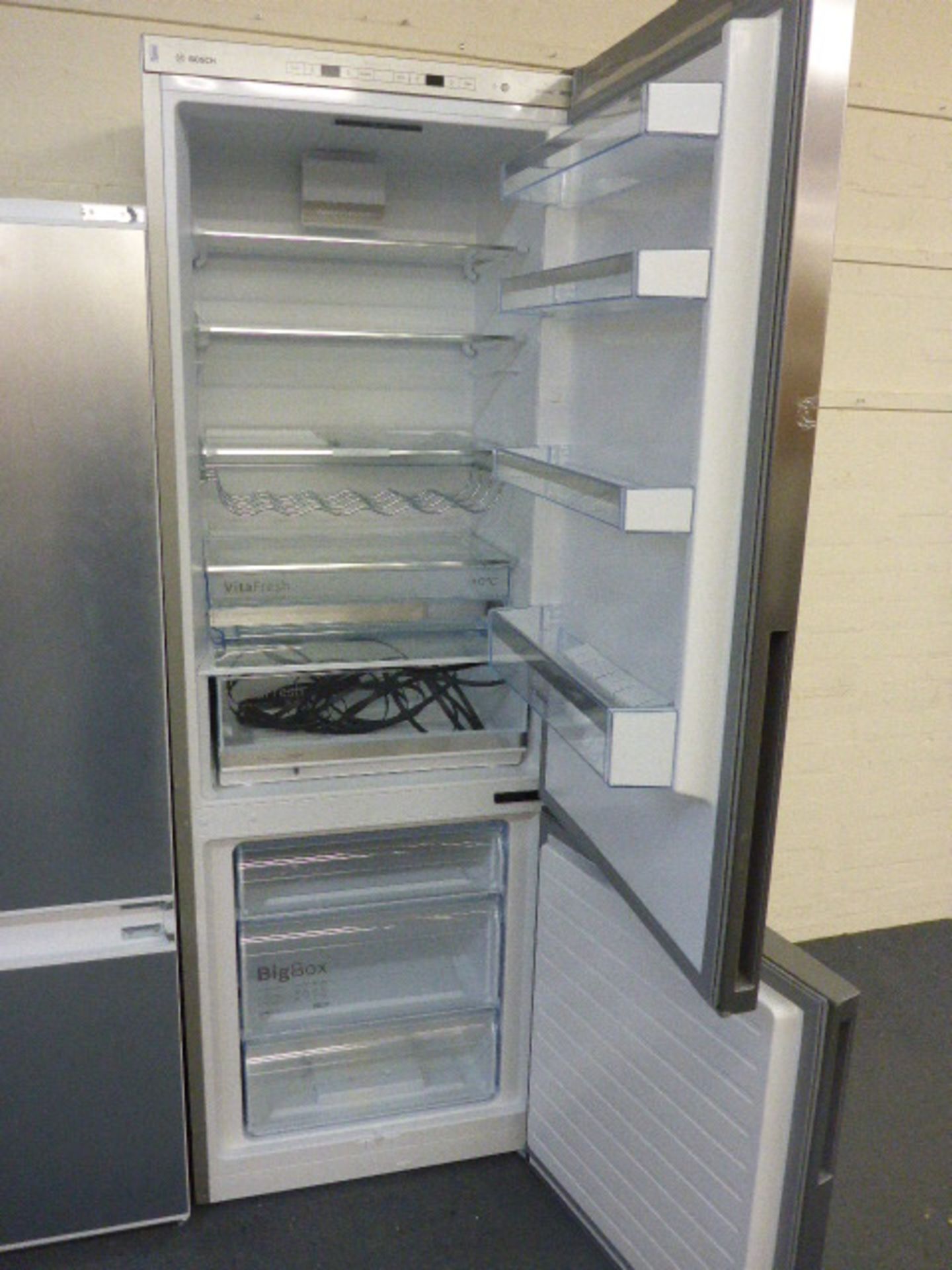 KGE49VI4AGB Bosch Free-standing fridge-freezer - Image 2 of 2